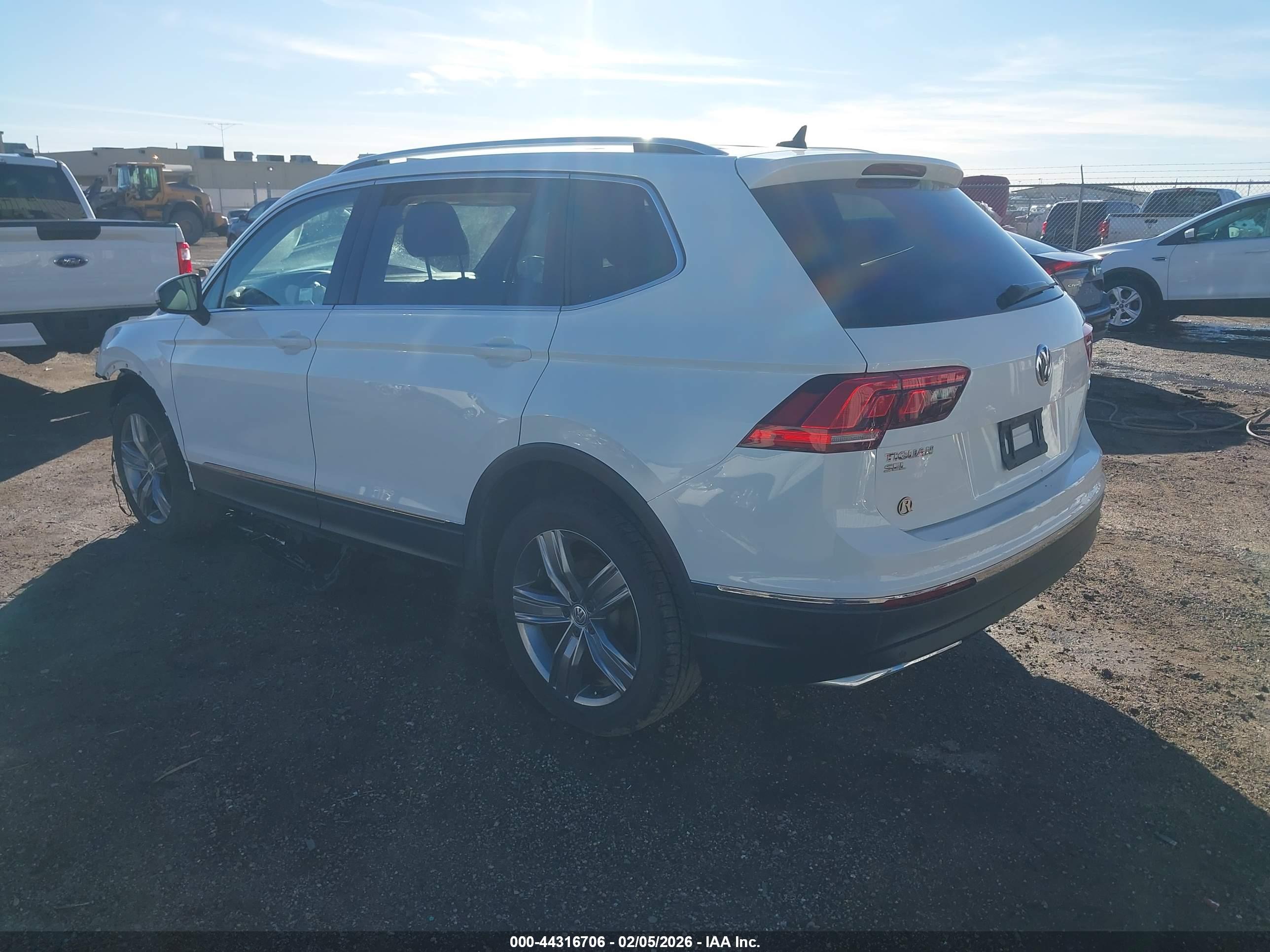 VOLKSWAGEN TIGUAN image 3
