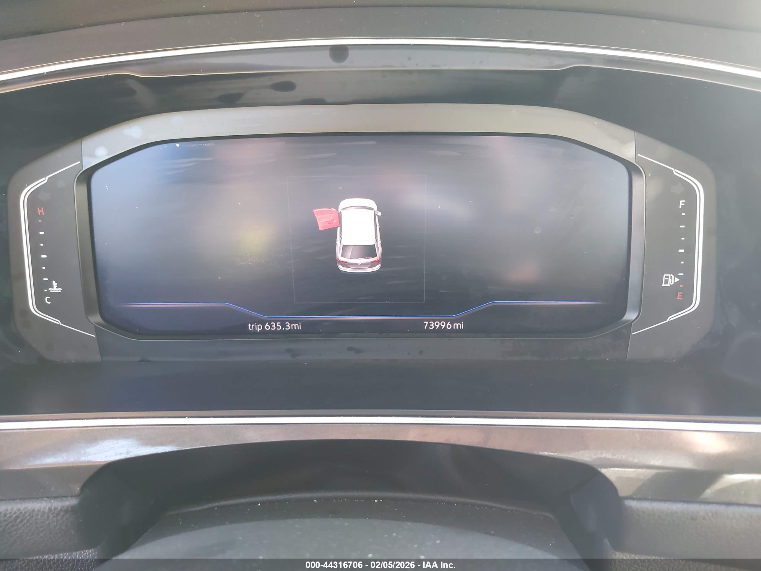 VOLKSWAGEN TIGUAN image 7