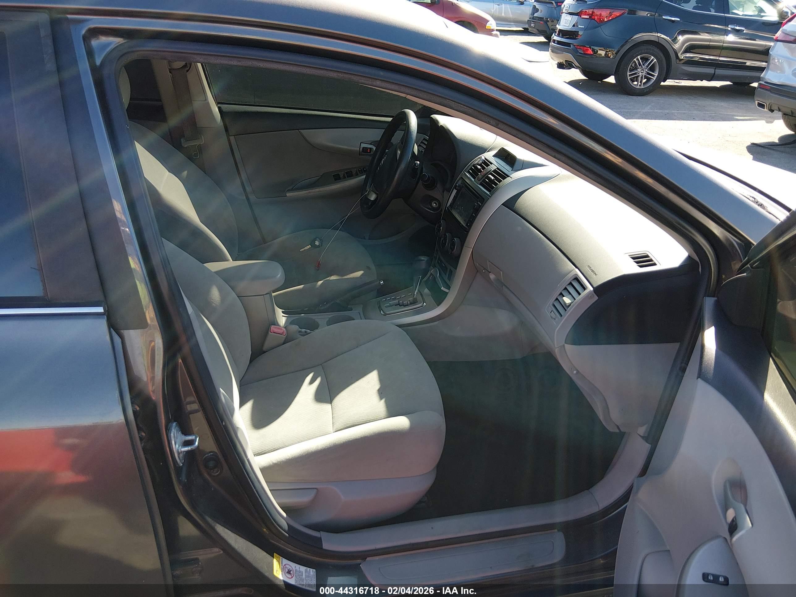 TOYOTA COROLLA image 5