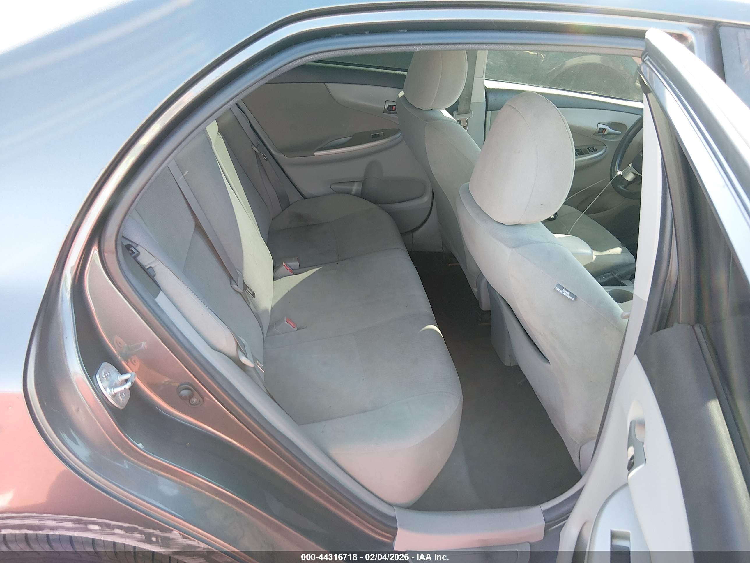TOYOTA COROLLA image 8