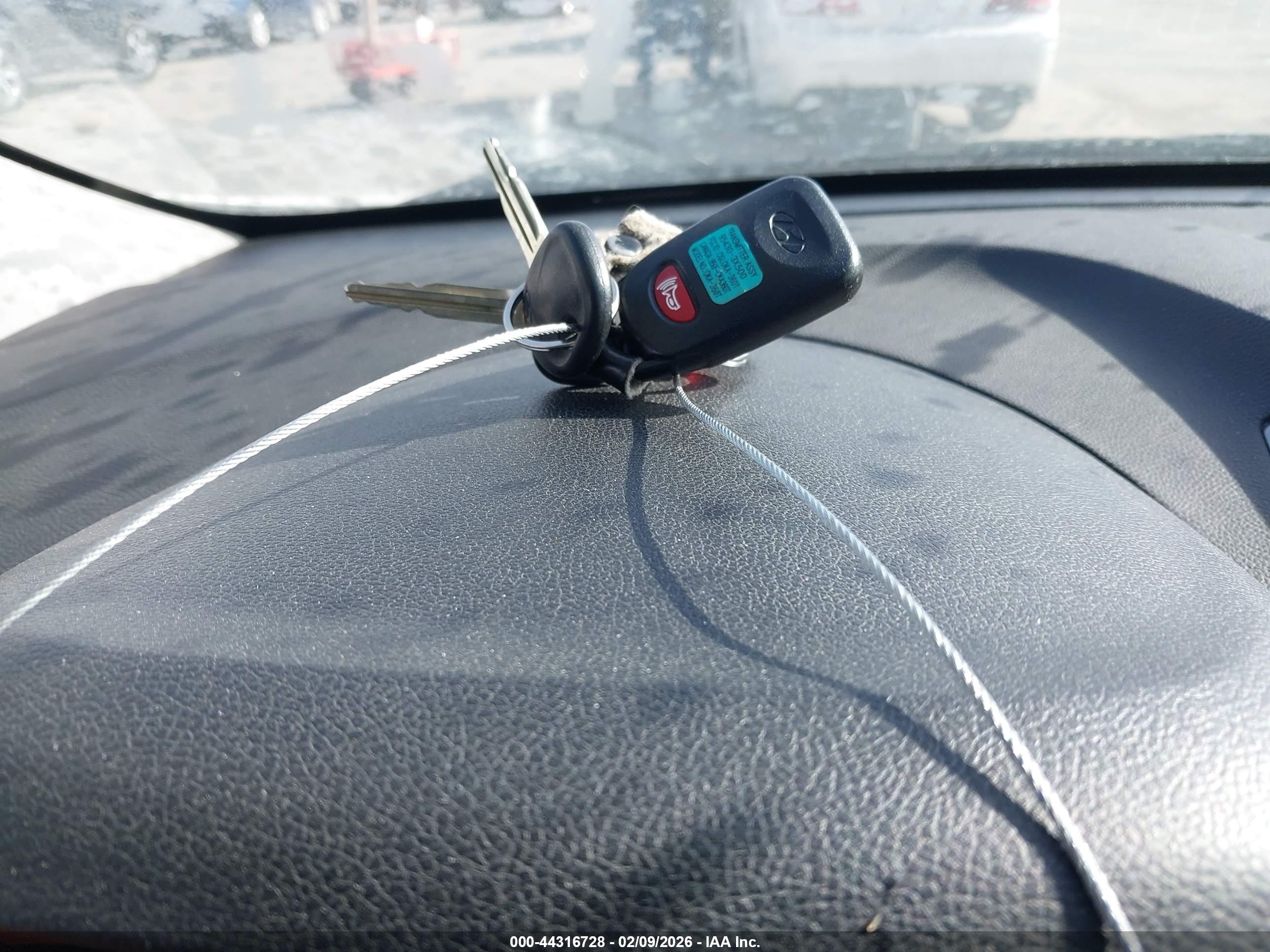 HYUNDAI ELANTRA image 11
