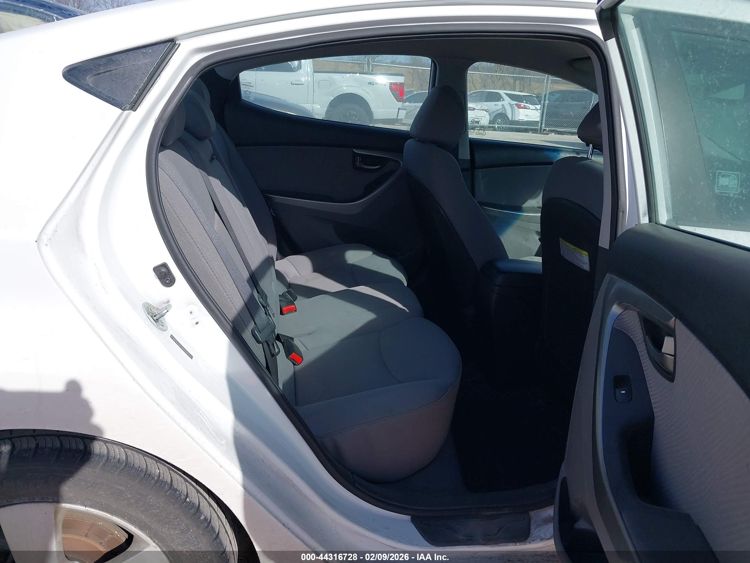 HYUNDAI ELANTRA image 8