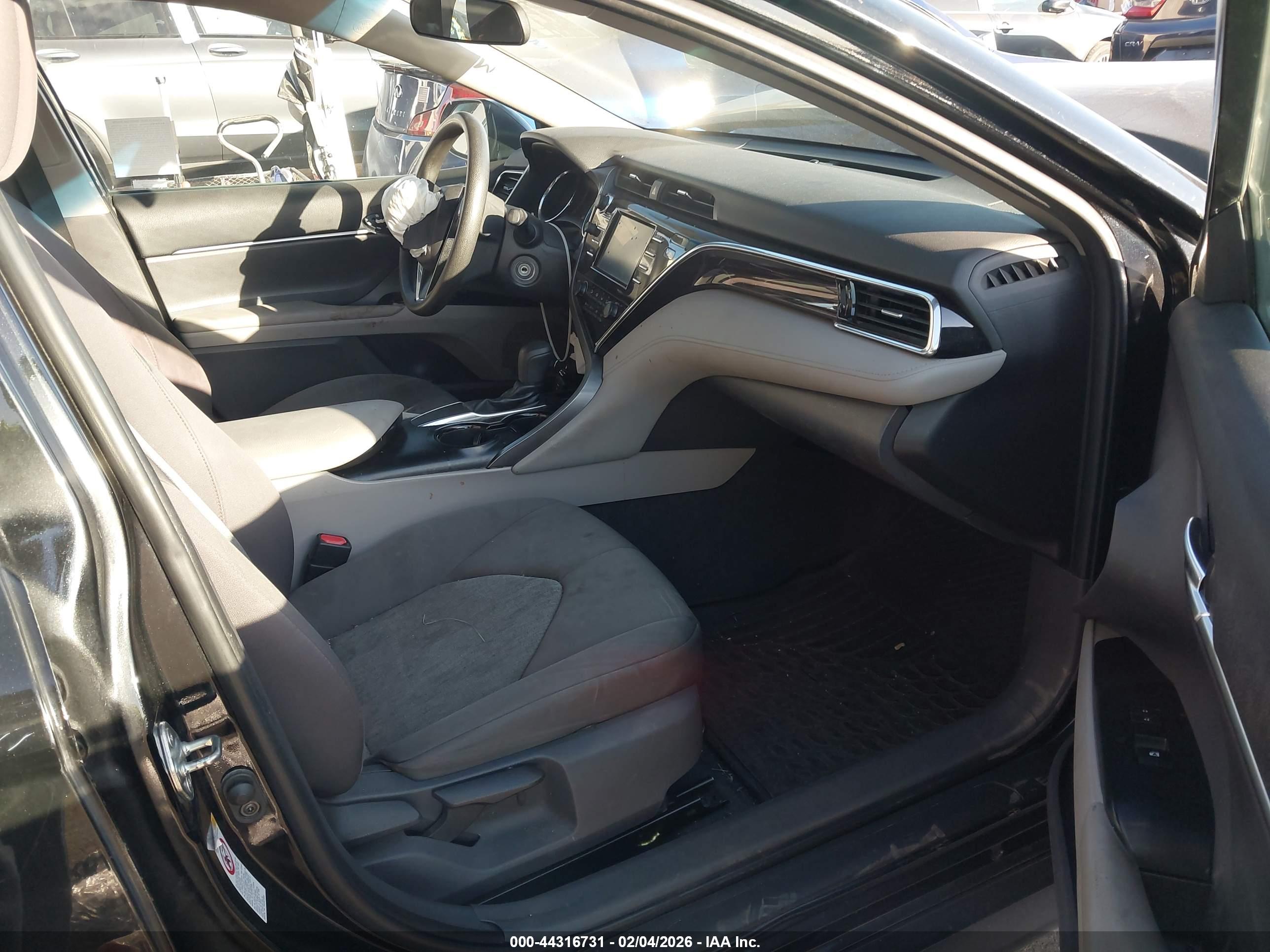 TOYOTA CAMRY image 5