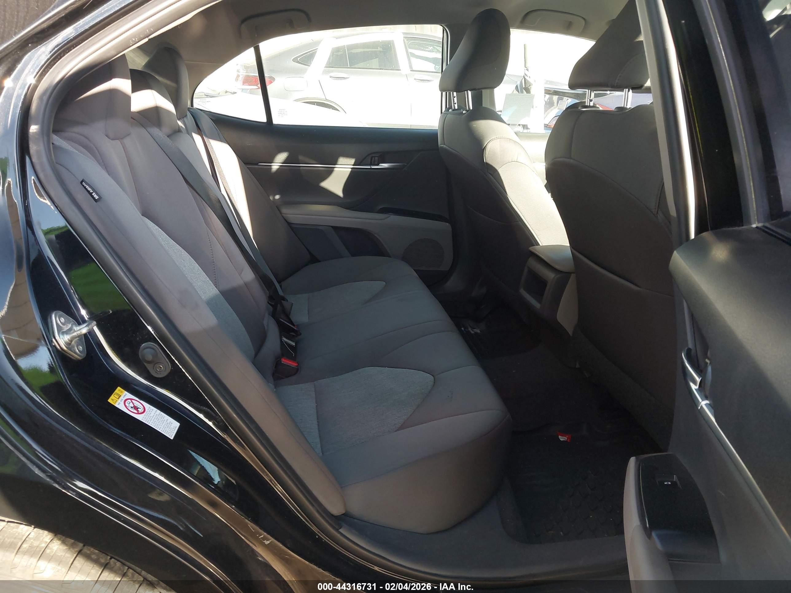 TOYOTA CAMRY image 8