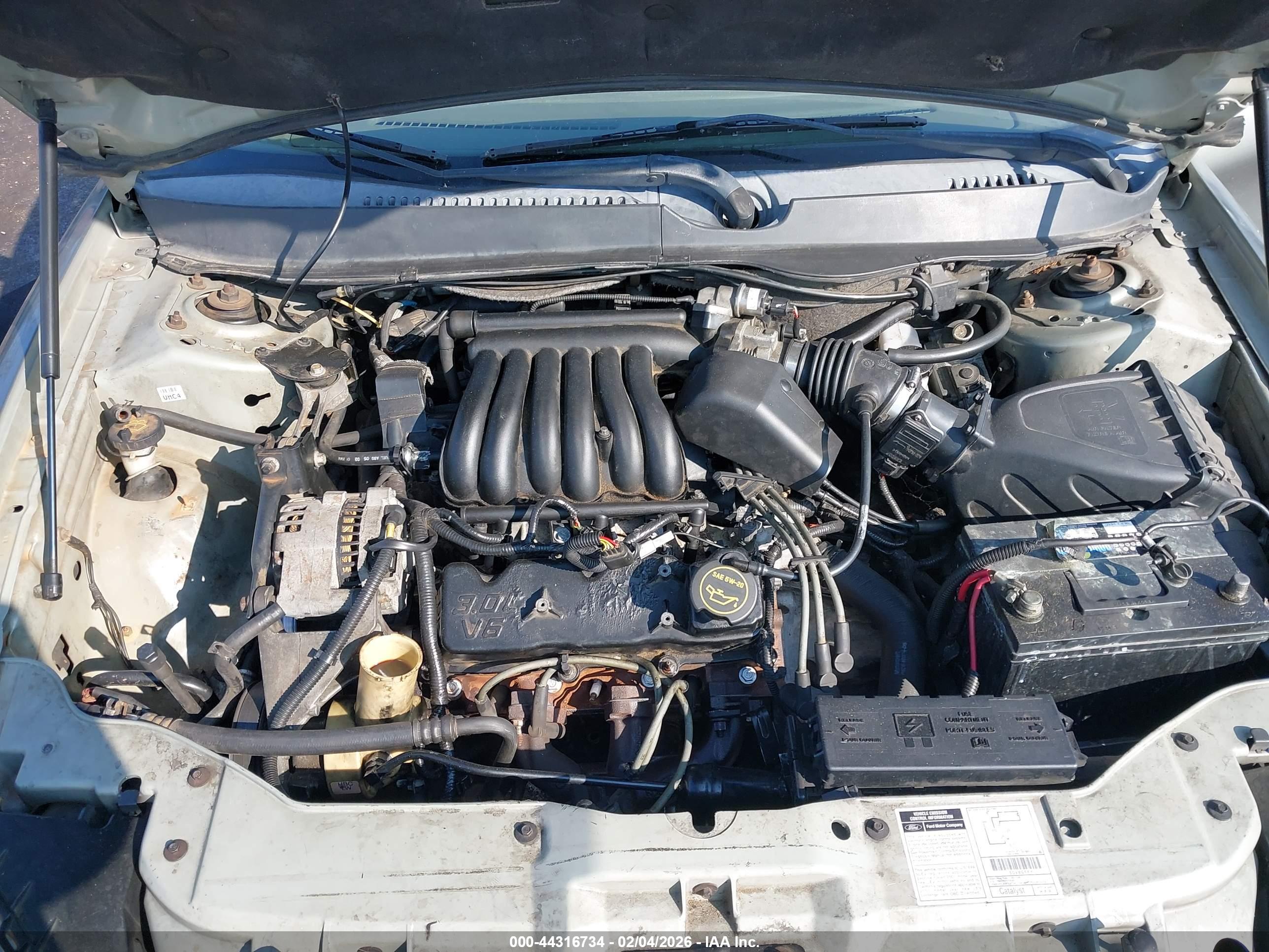 FORD TAURUS image 10