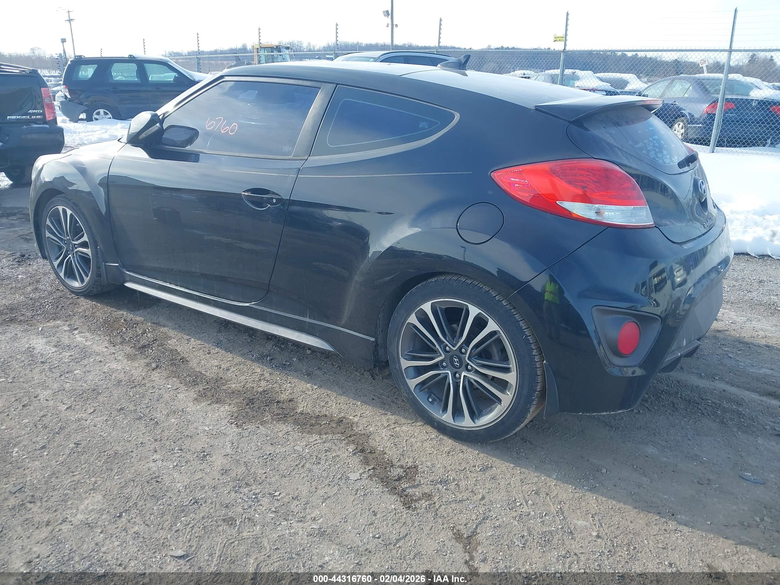 HYUNDAI VELOSTER image 3