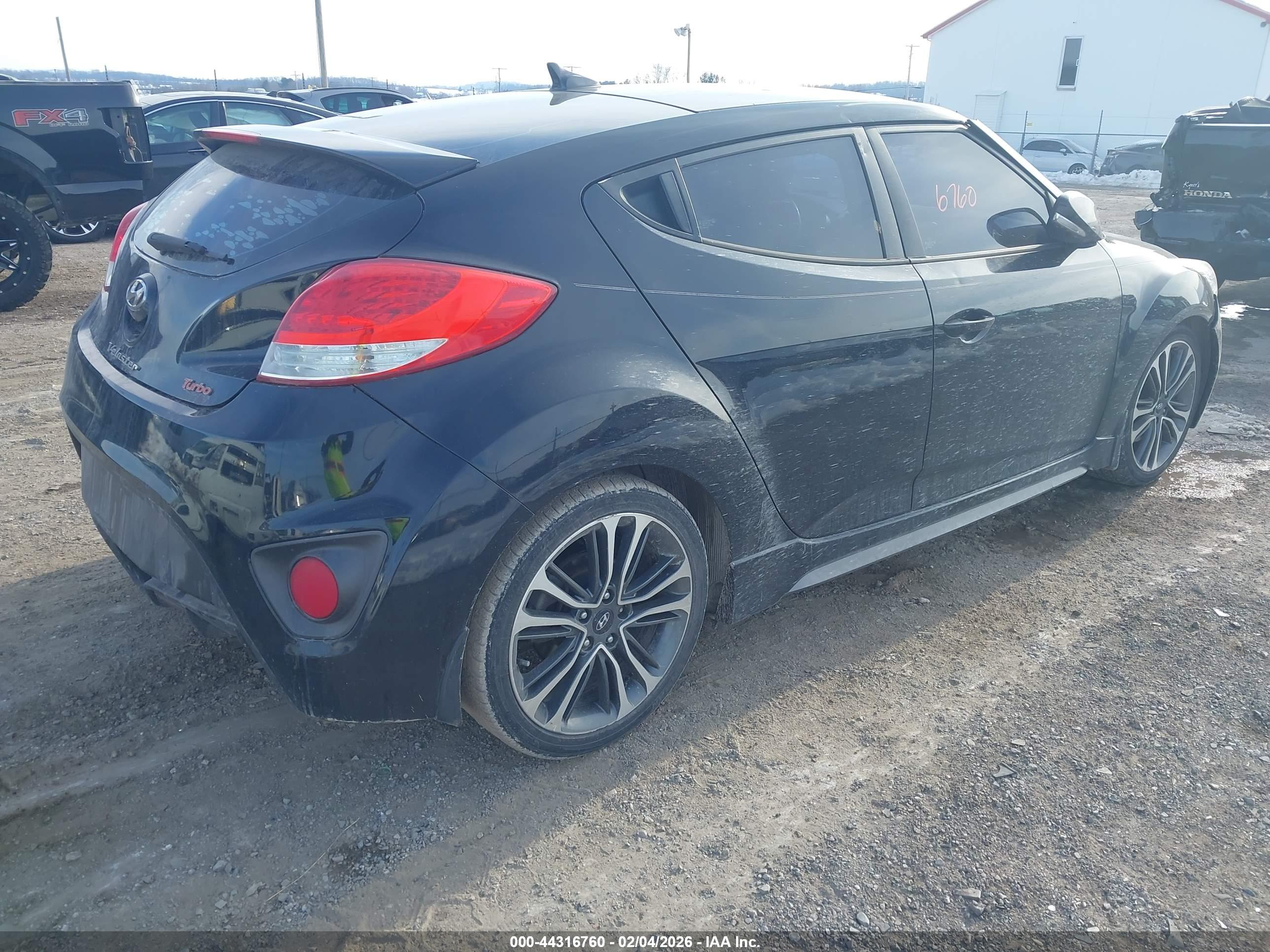 HYUNDAI VELOSTER image 4