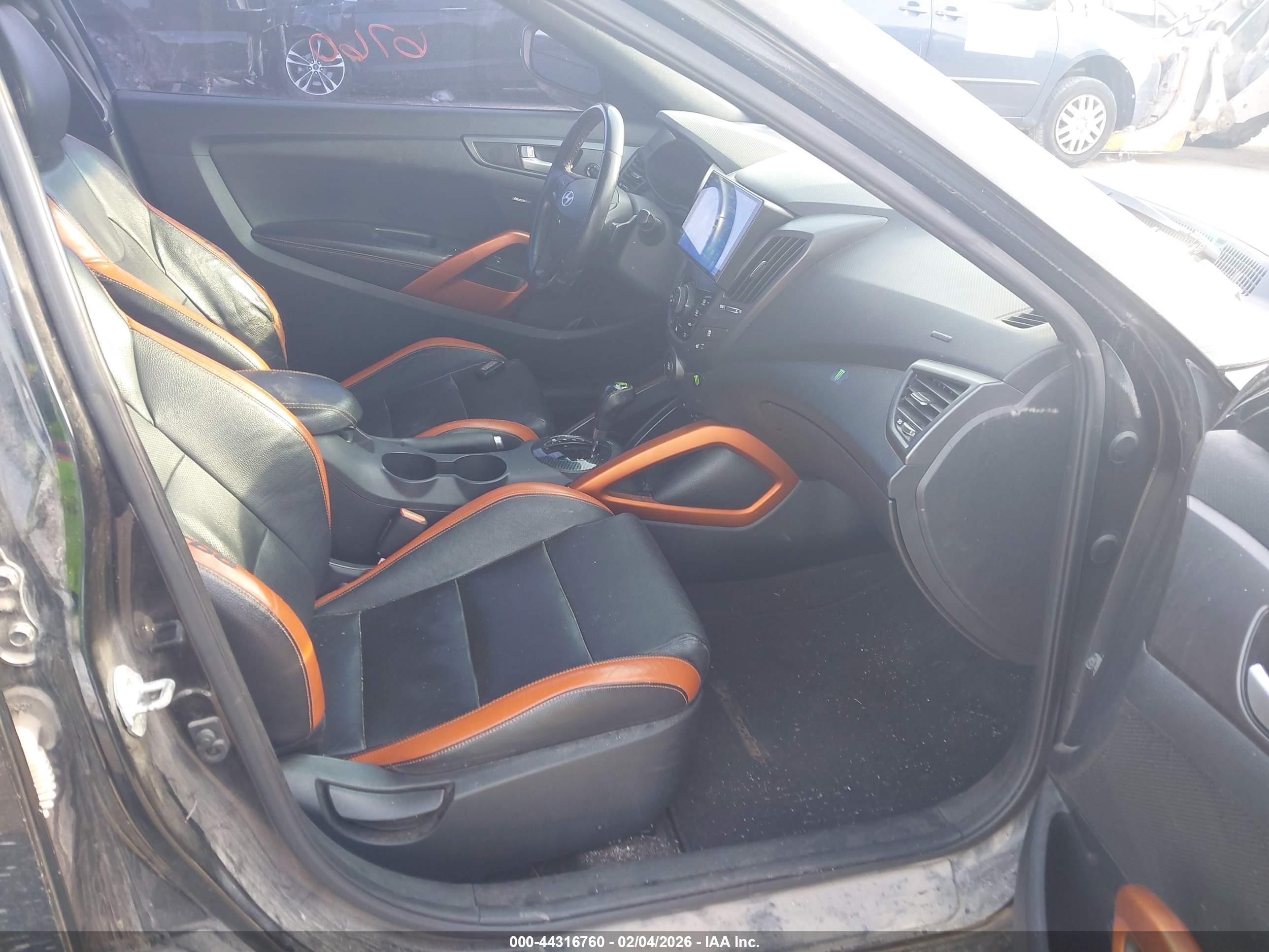 HYUNDAI VELOSTER image 5