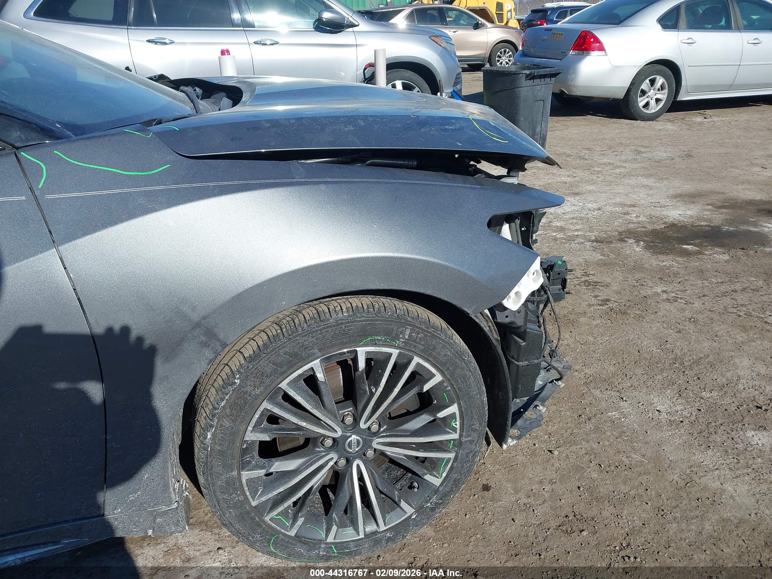 NISSAN MAXIMA image 6