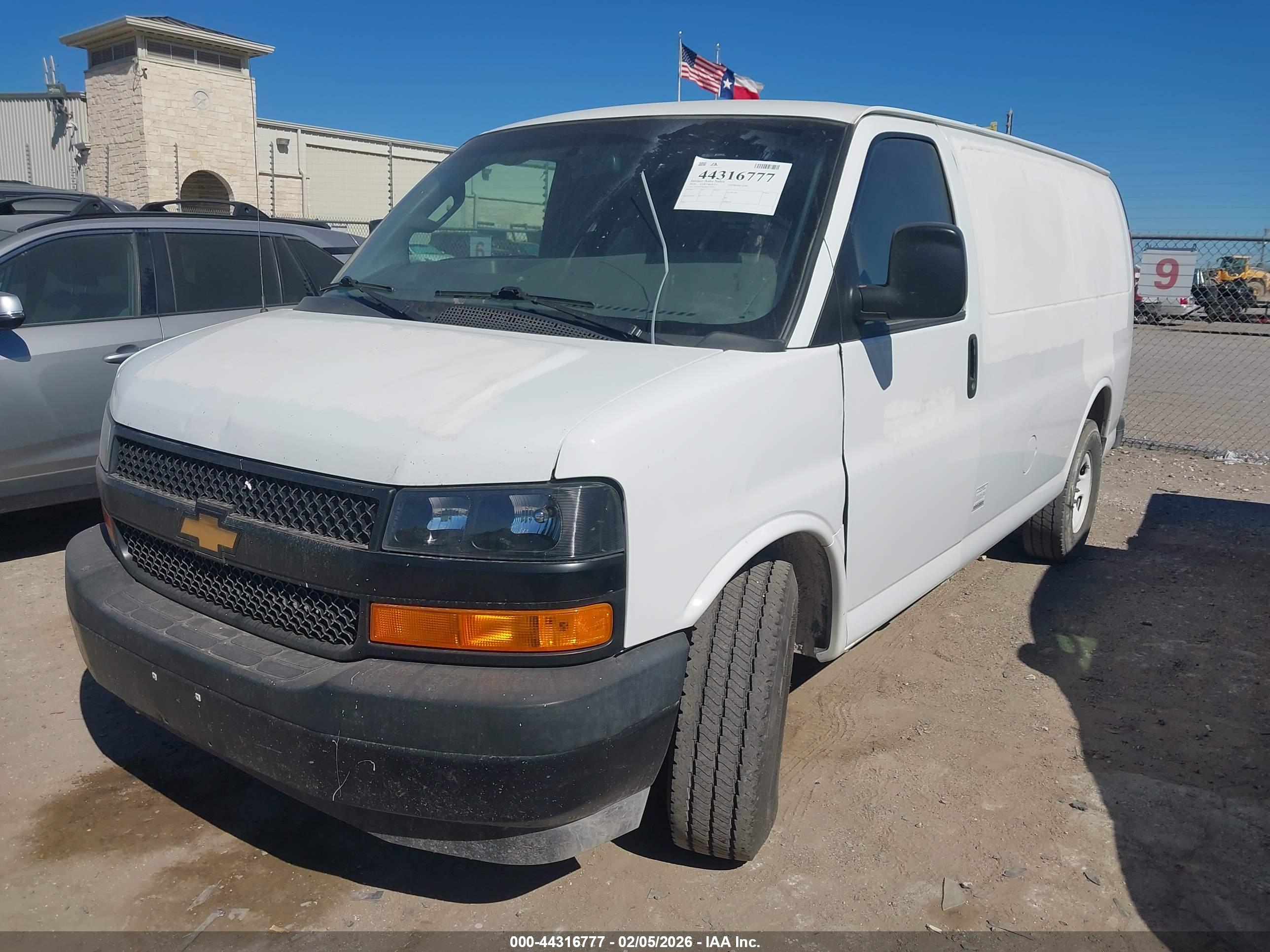CHEVROLET EXPRESS image 2