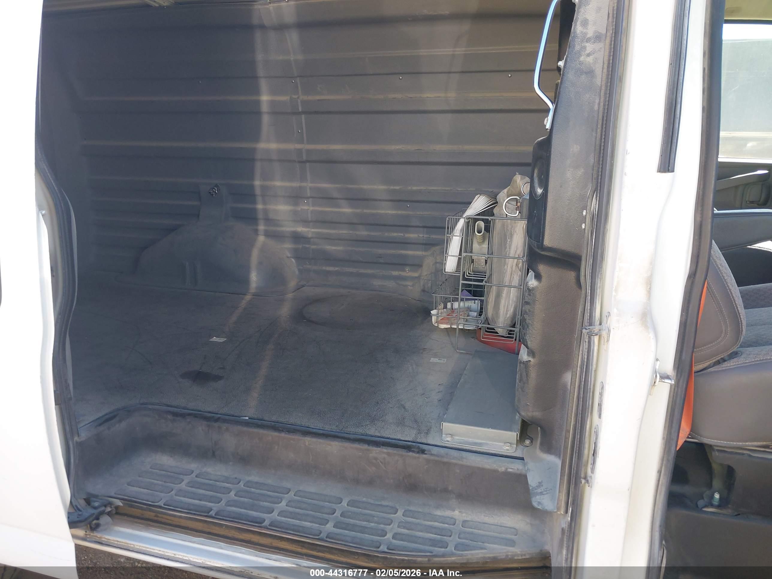 CHEVROLET EXPRESS image 8