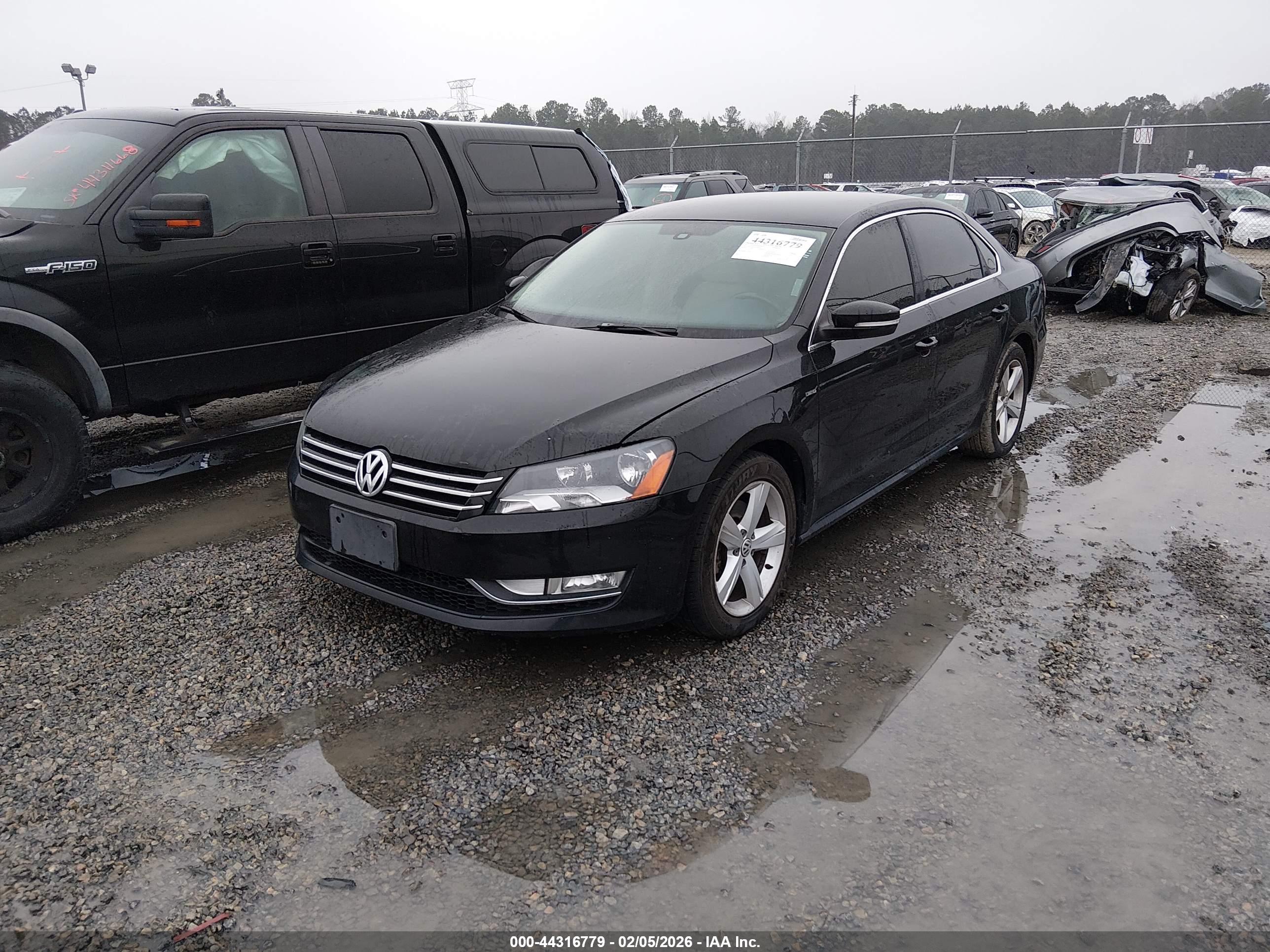 VOLKSWAGEN PASSAT image 2