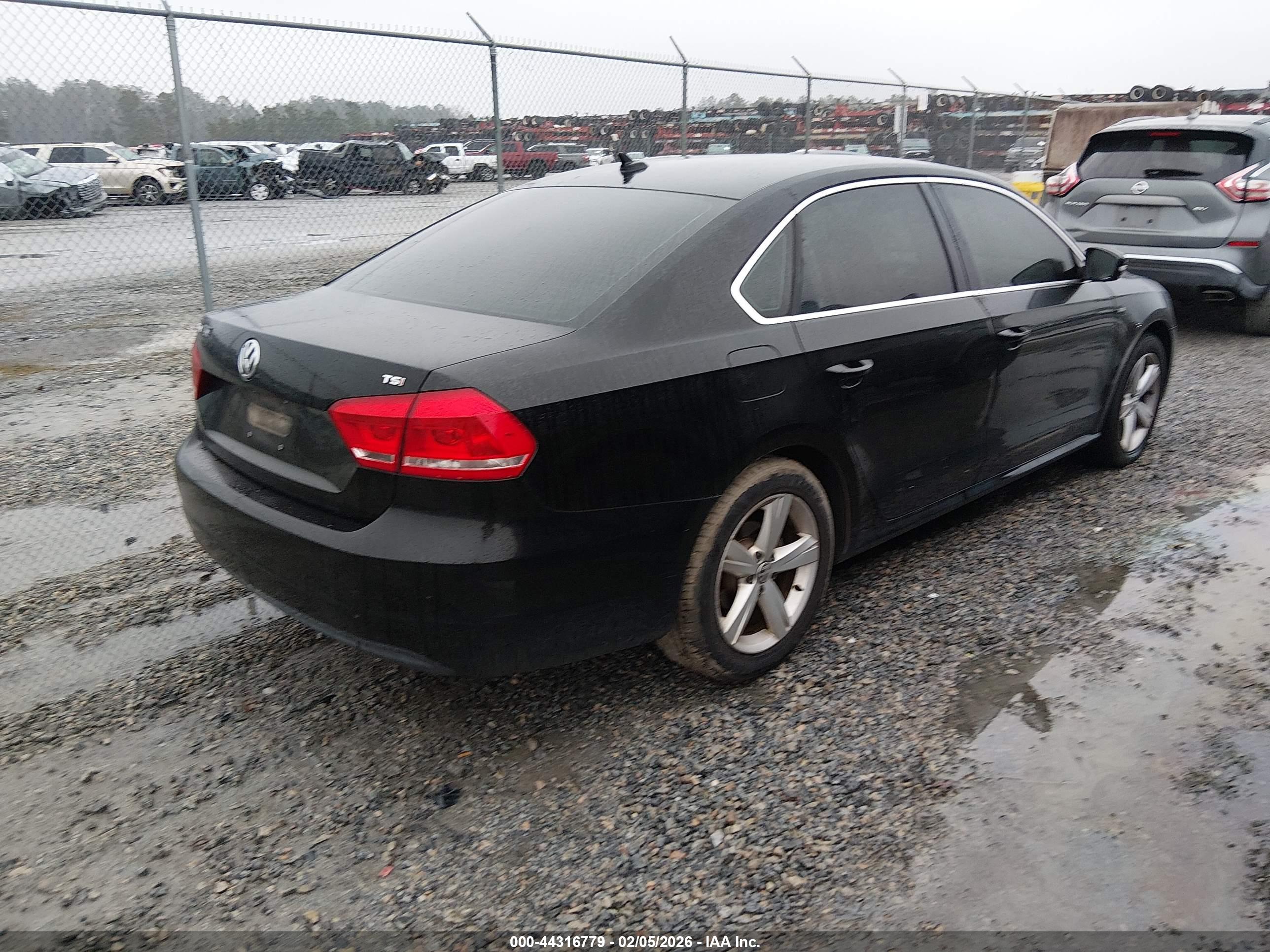 VOLKSWAGEN PASSAT image 4