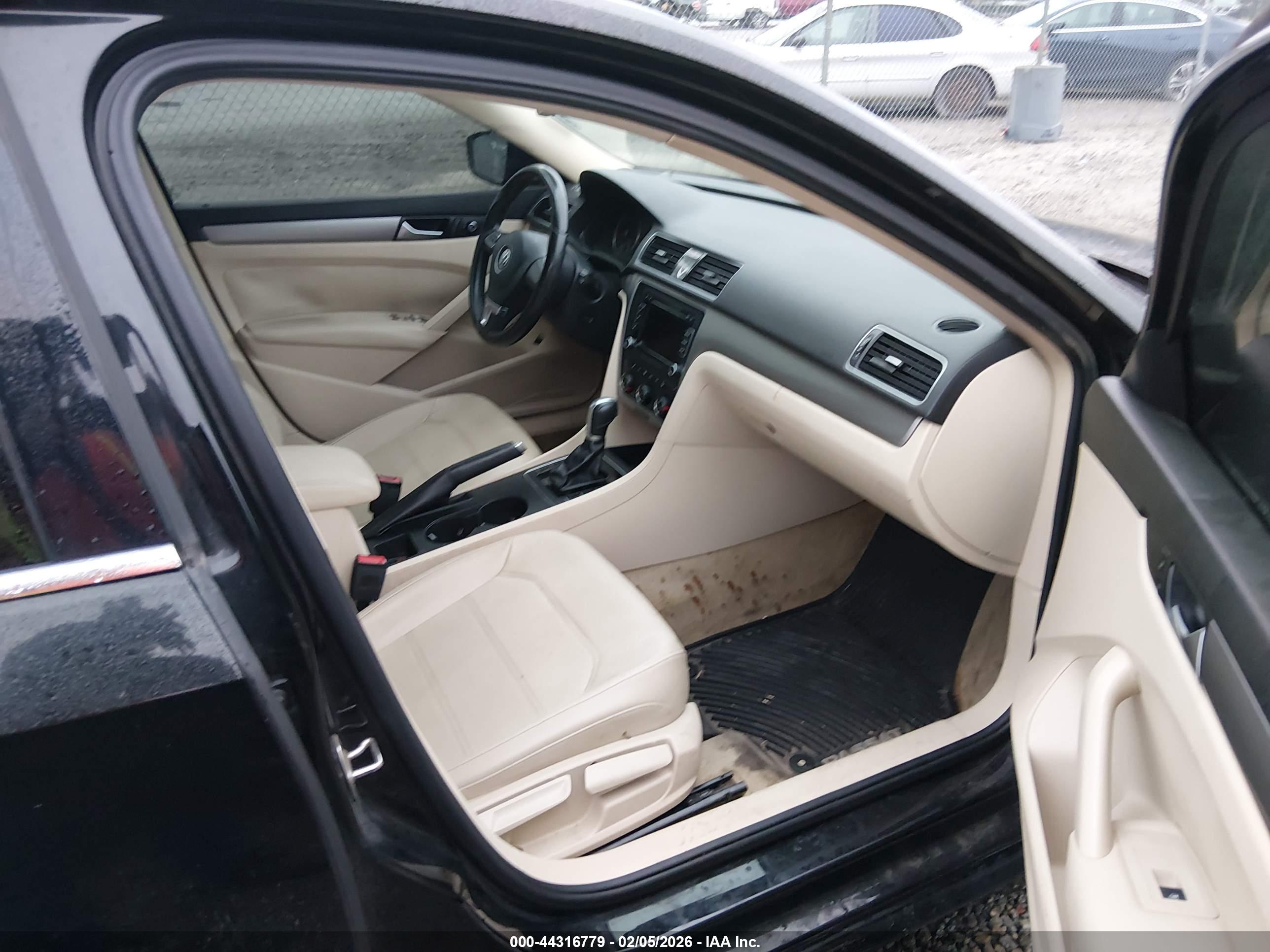 VOLKSWAGEN PASSAT image 5