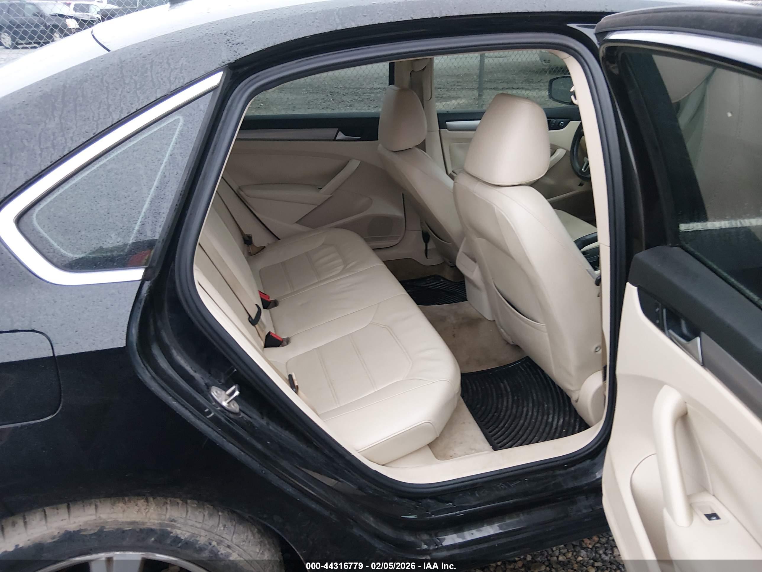 VOLKSWAGEN PASSAT image 8