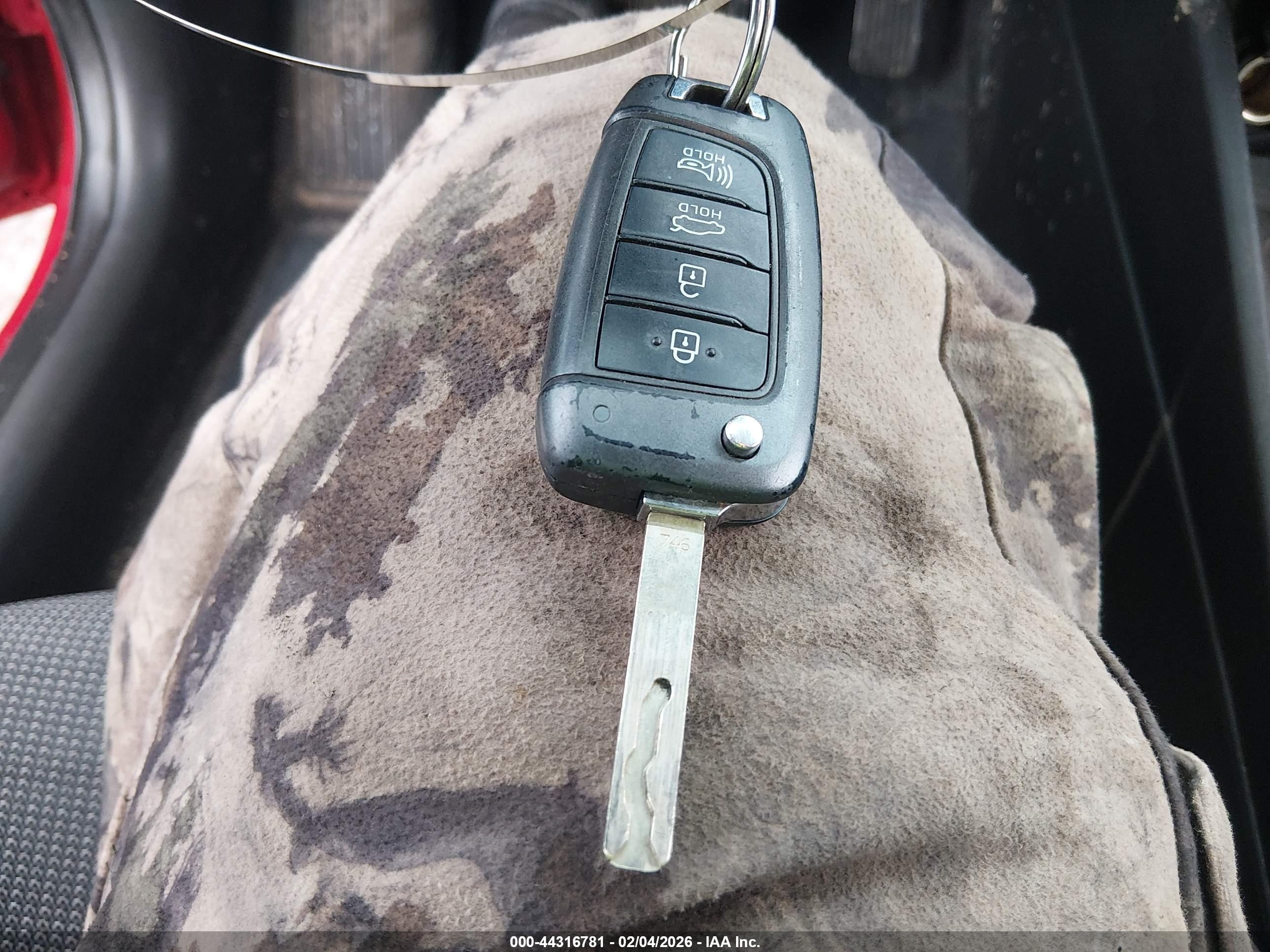 HYUNDAI ACCENT image 11