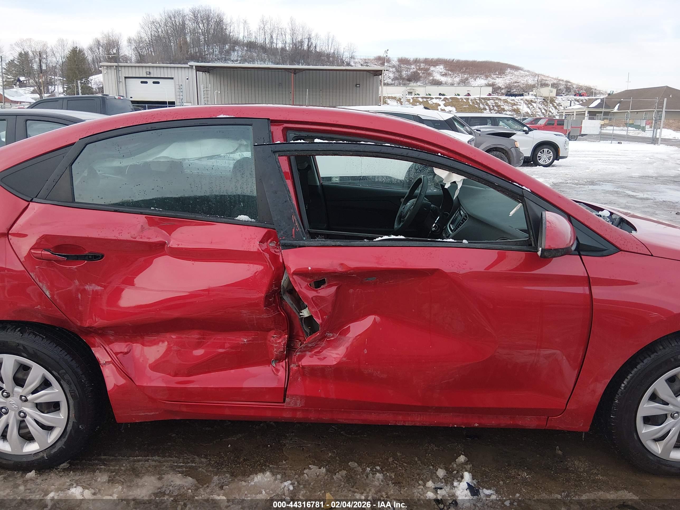 HYUNDAI ACCENT image 6