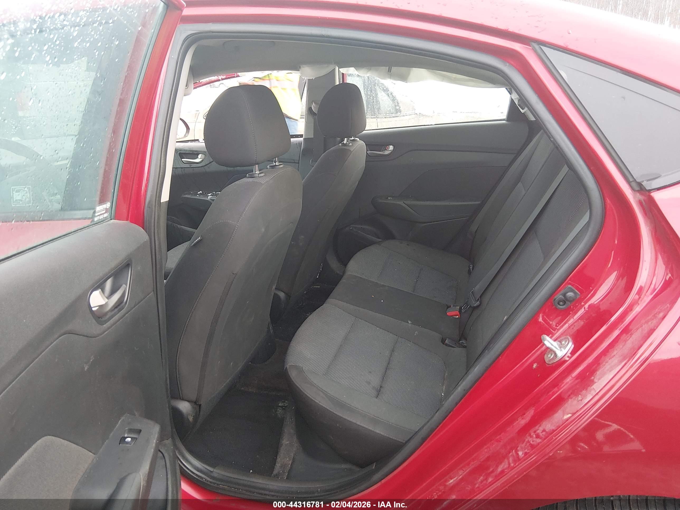 HYUNDAI ACCENT image 8
