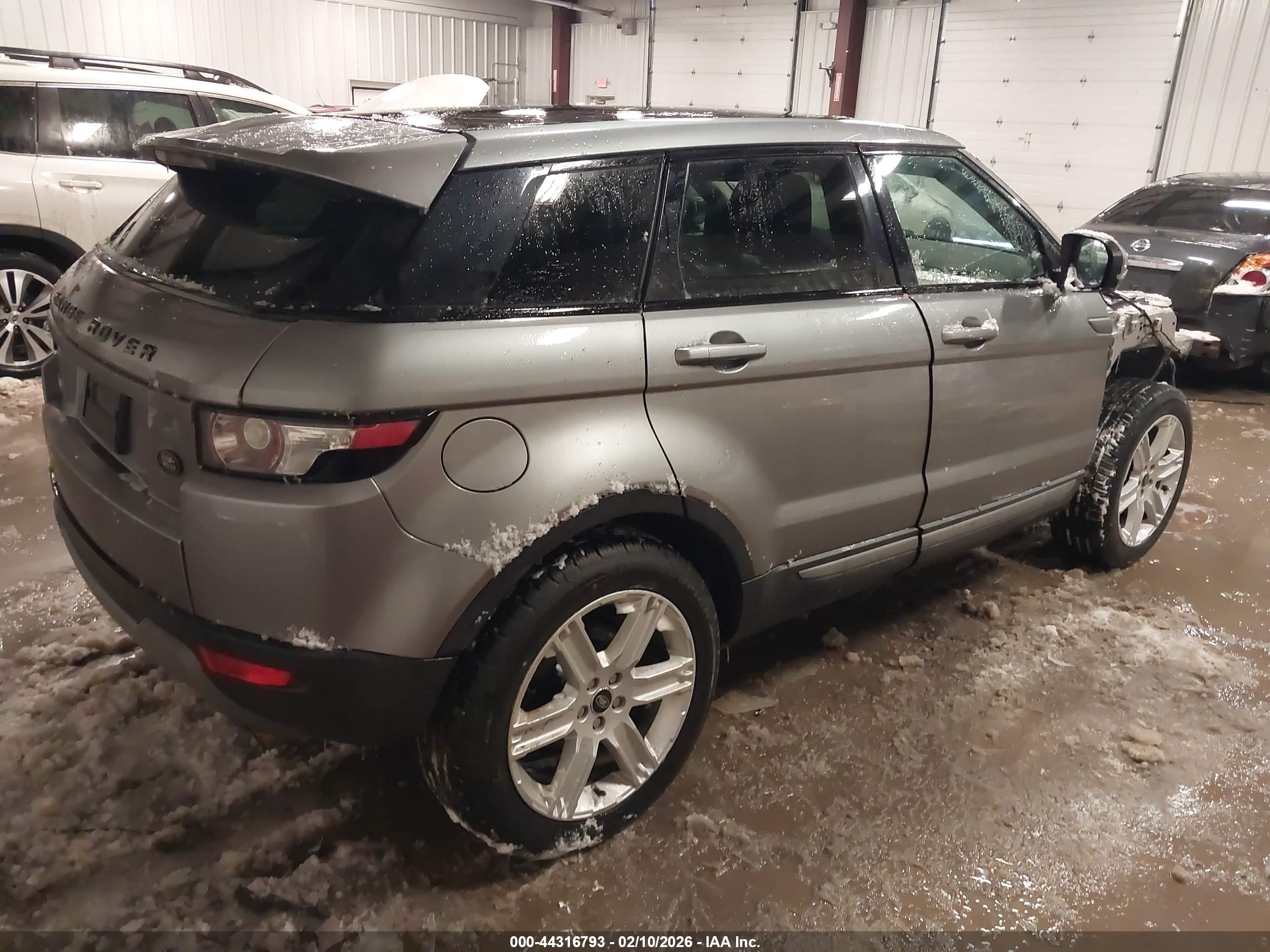 LAND ROVER image 4