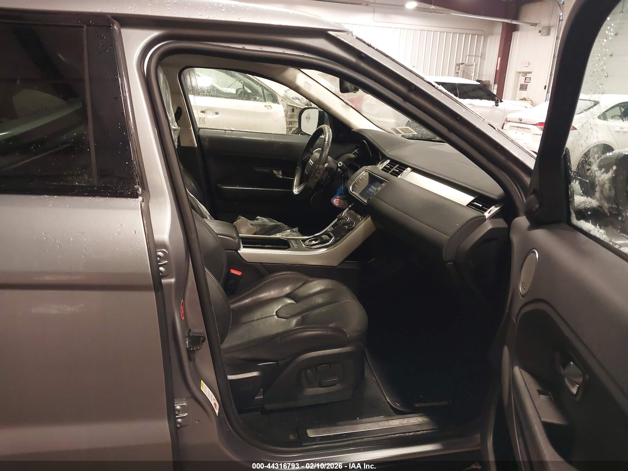 LAND ROVER image 5