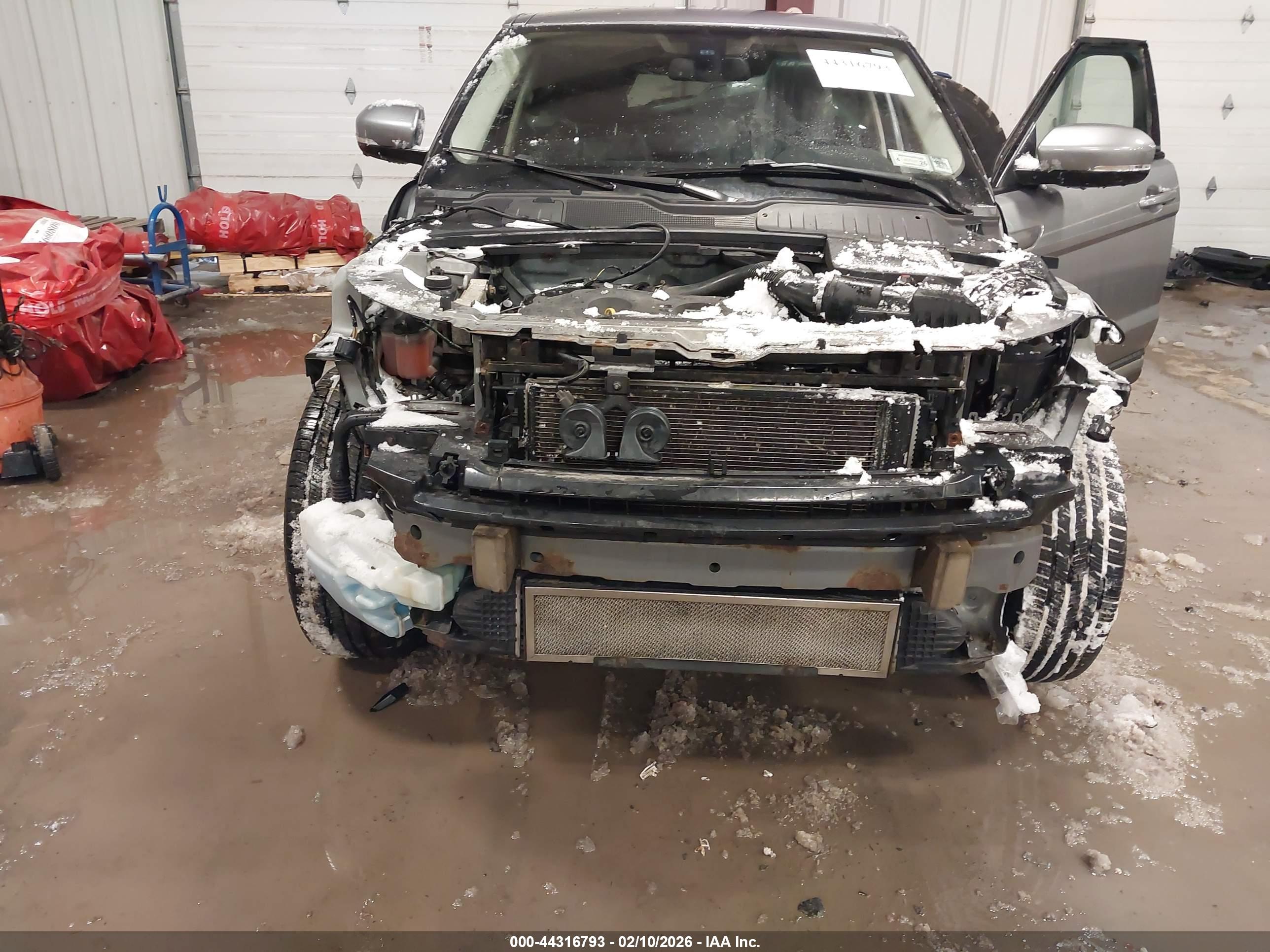 LAND ROVER image 6