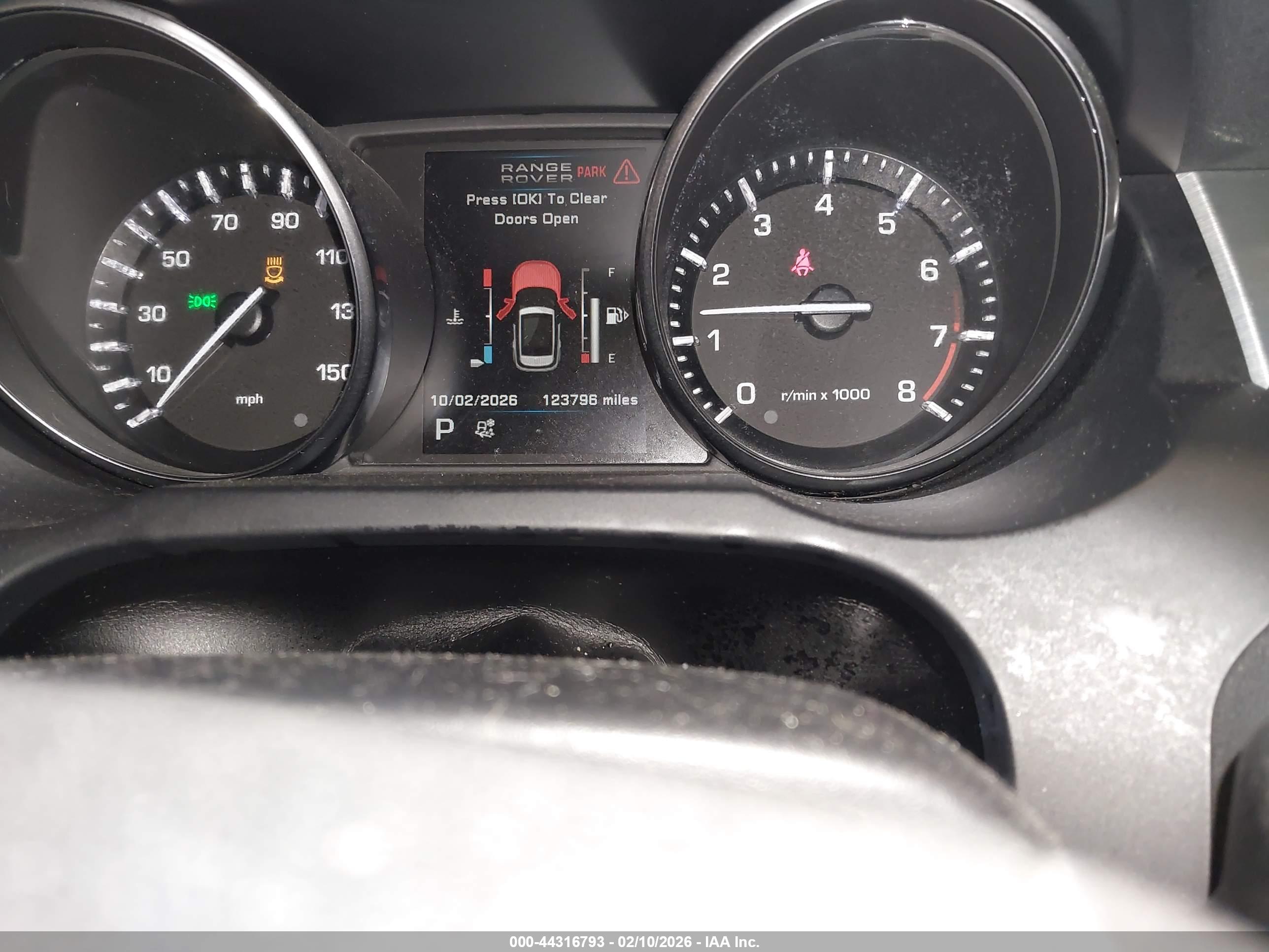 LAND ROVER image 7
