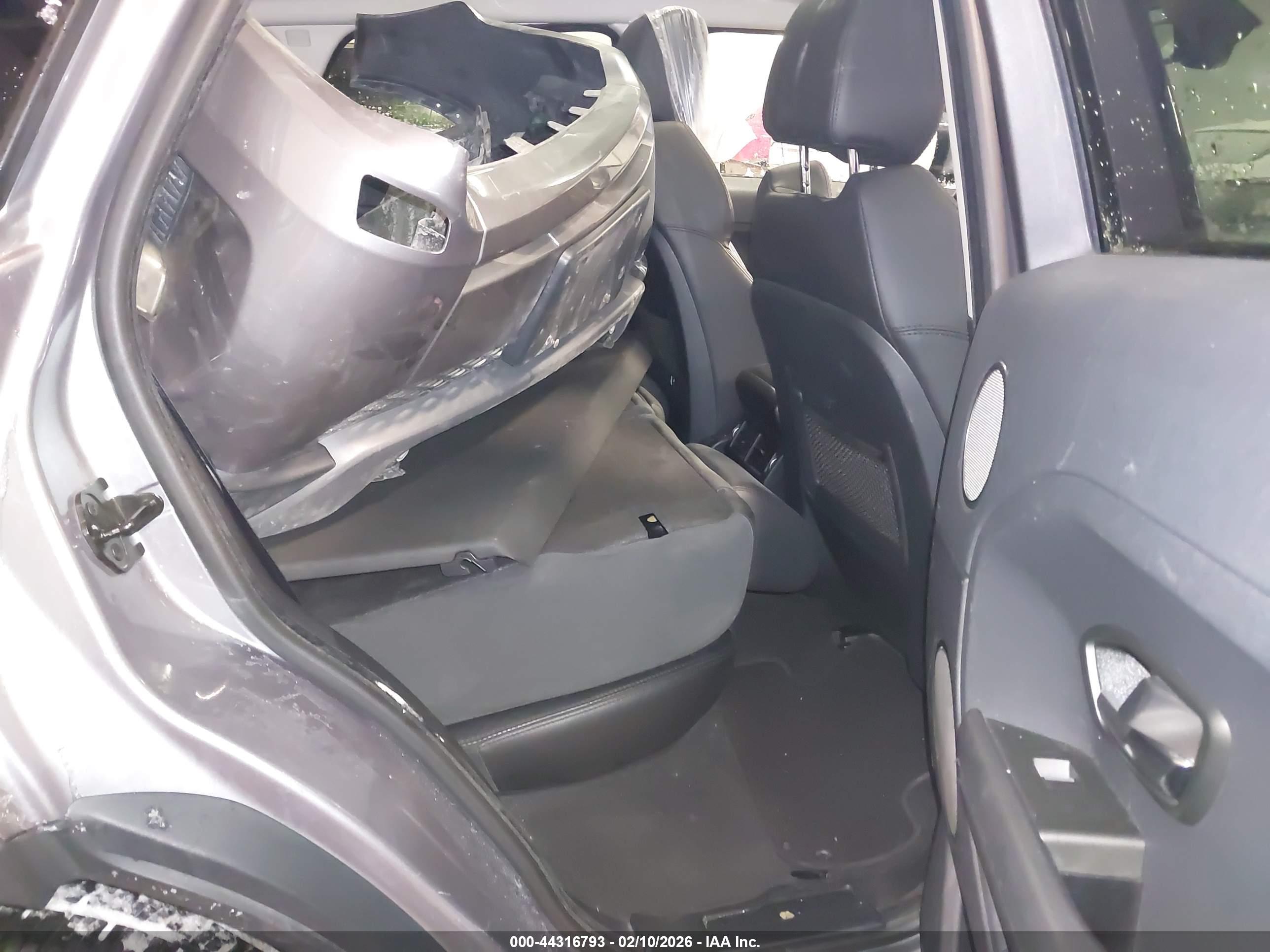 LAND ROVER image 8