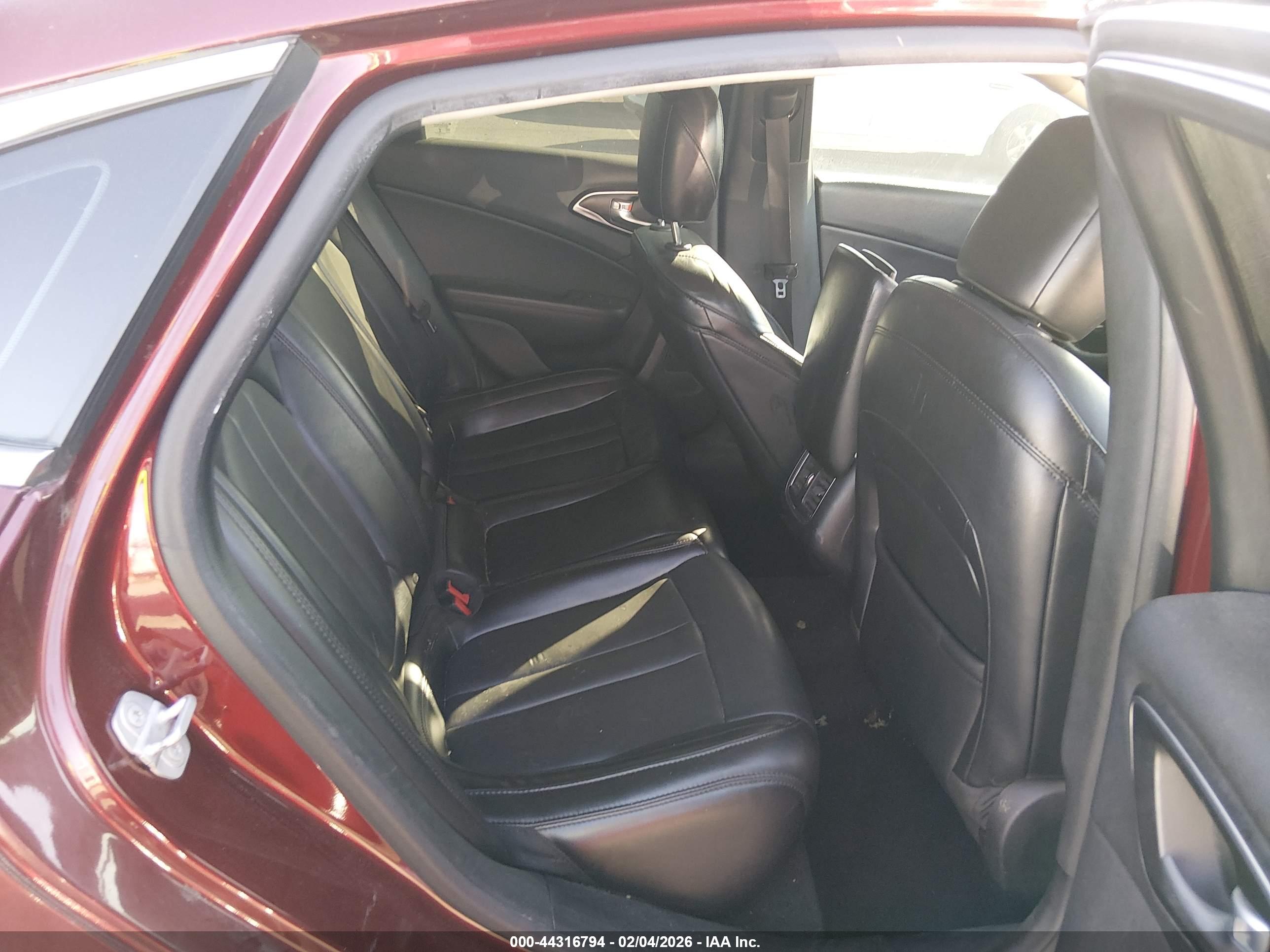 CHRYSLER 200 image 8