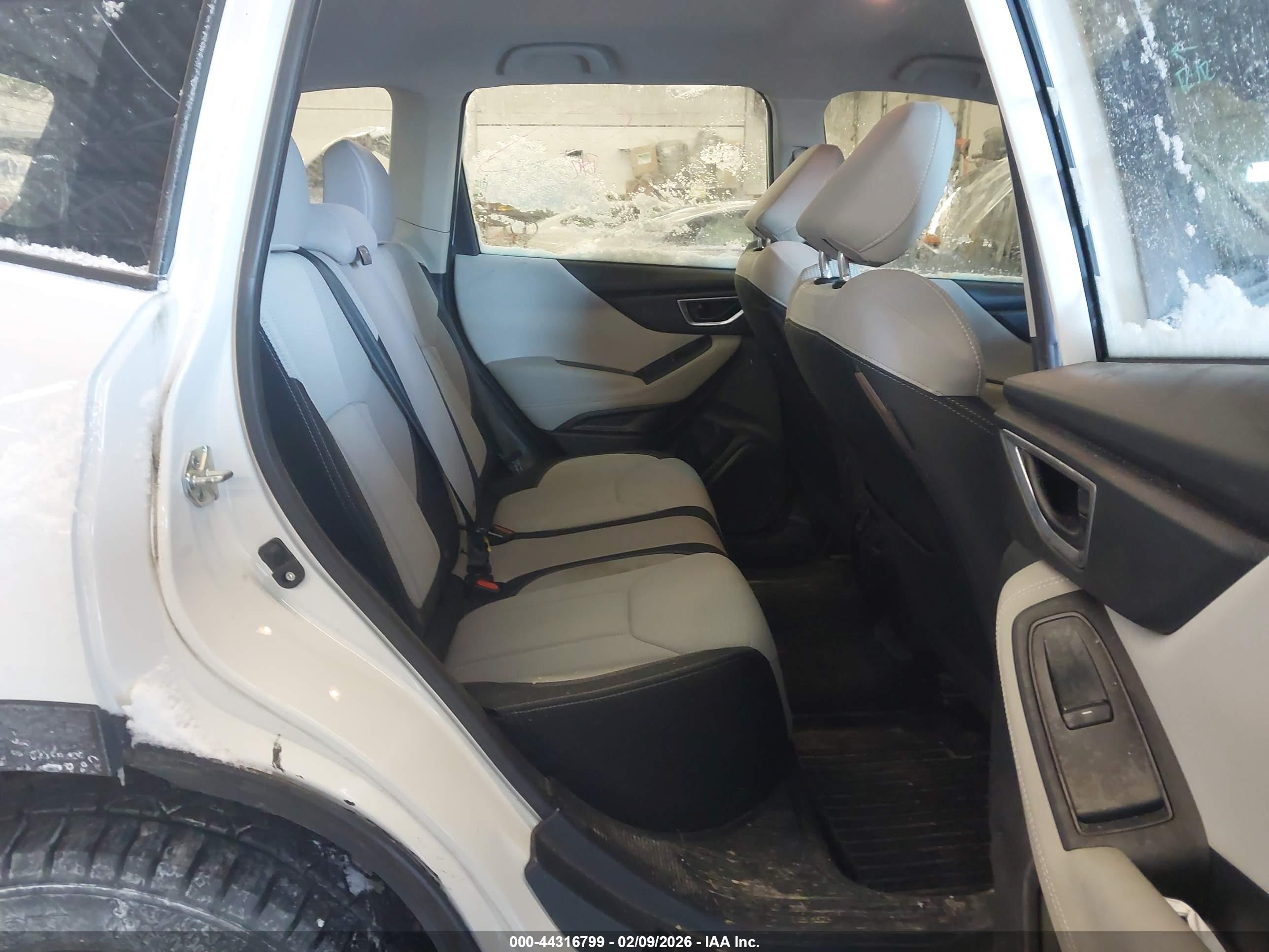 SUBARU FORESTER image 8