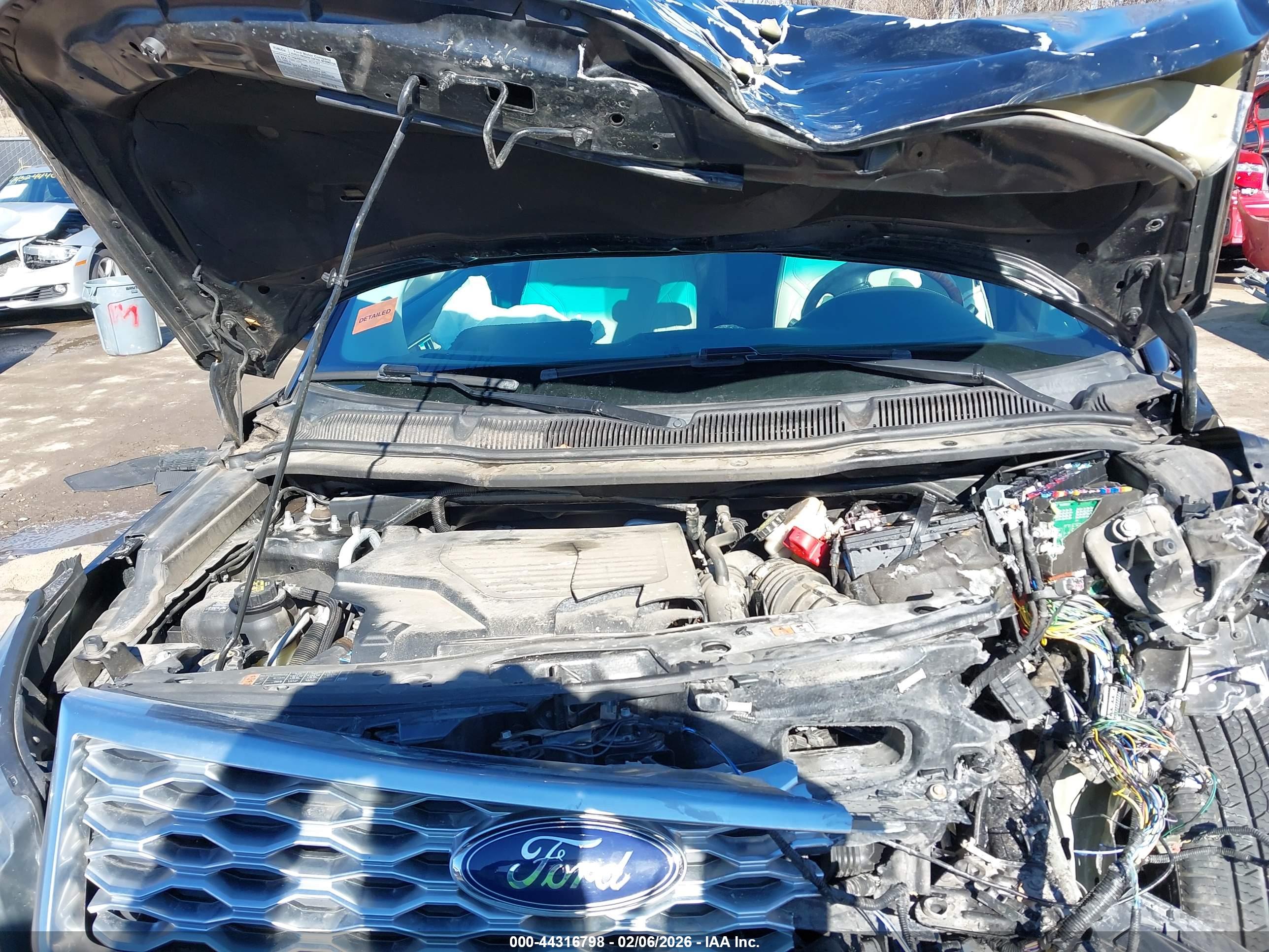 FORD EXPLORER image 10