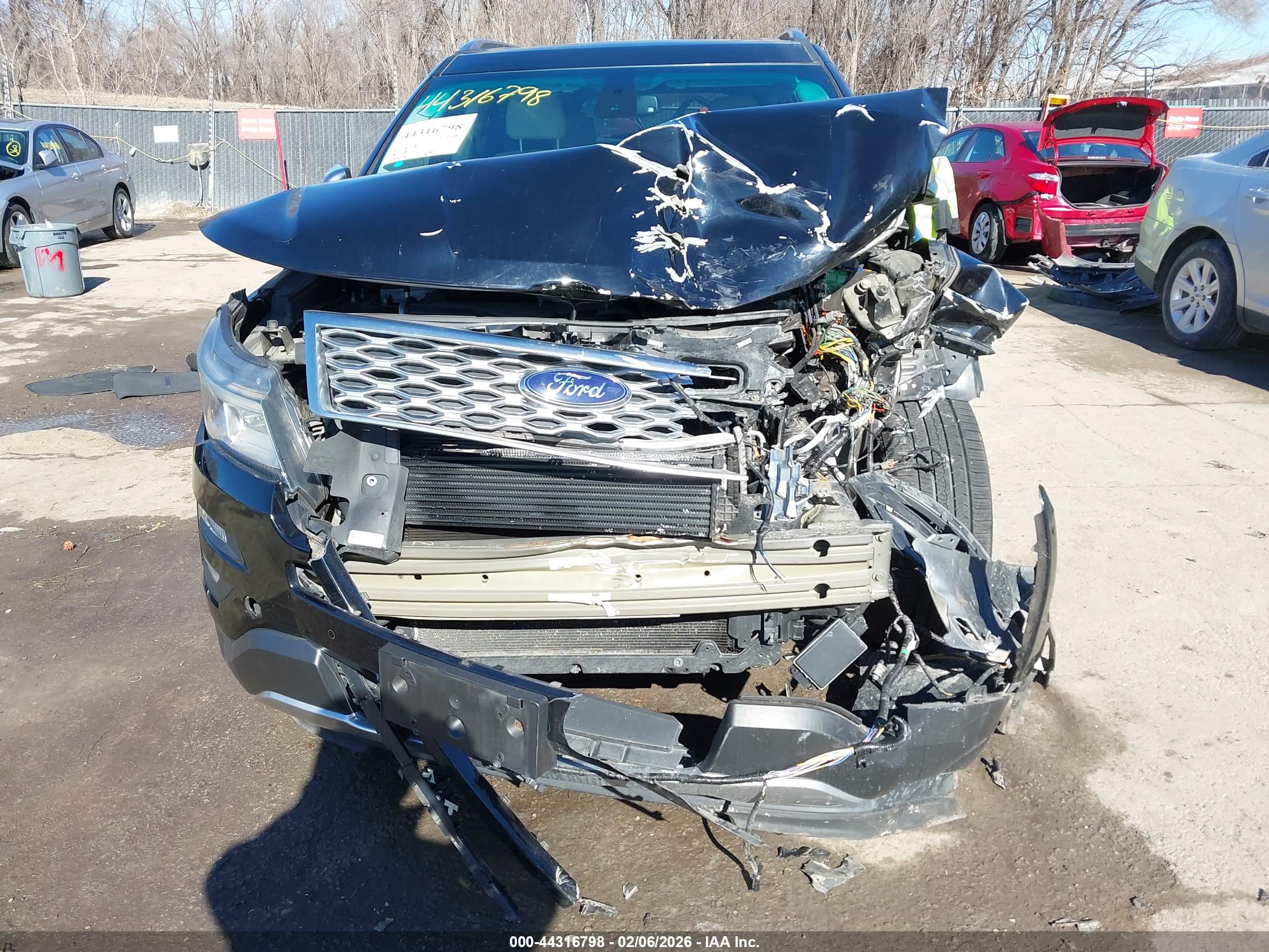 FORD EXPLORER image 6