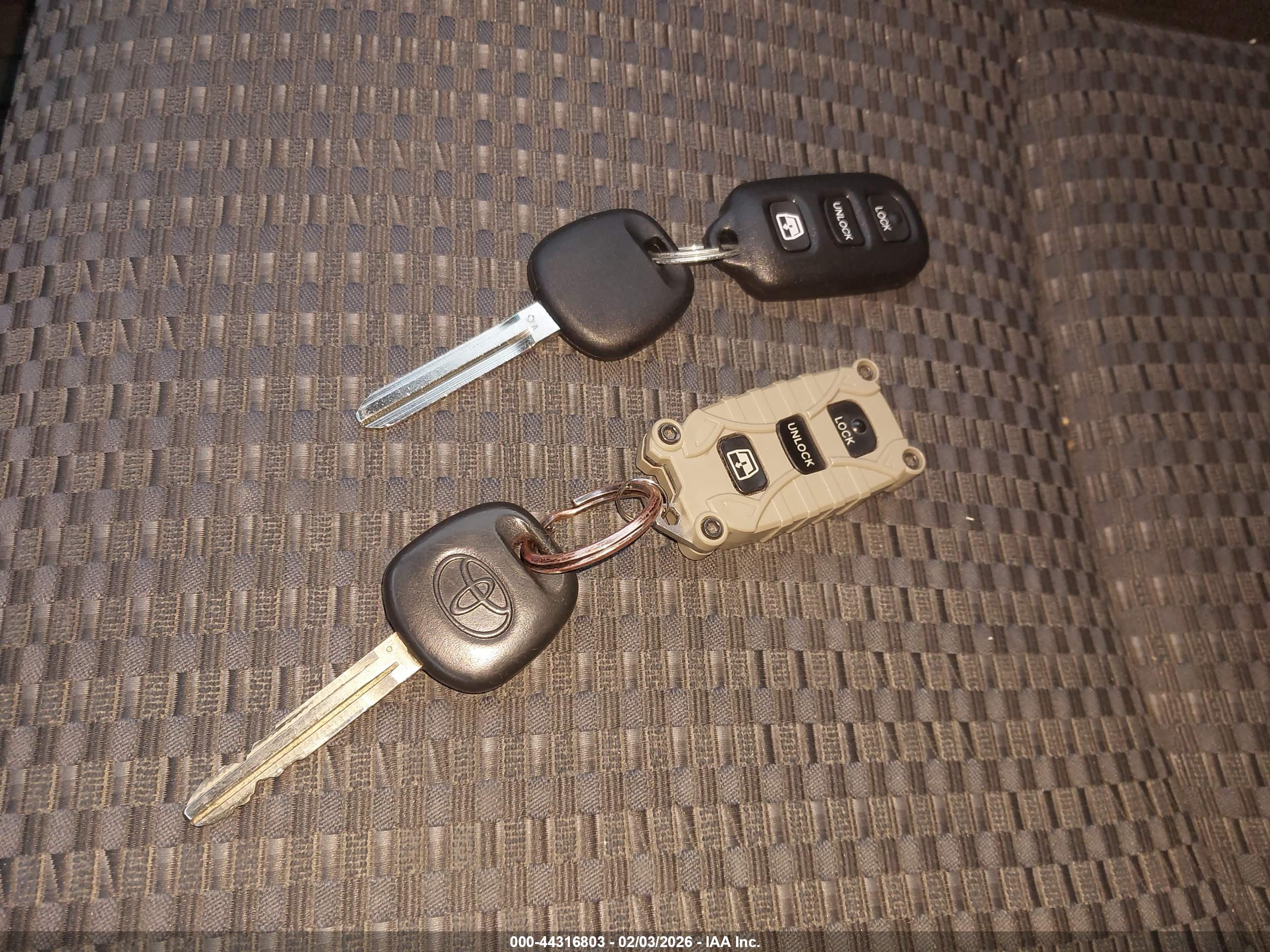 TOYOTA 4RUNNER image 11