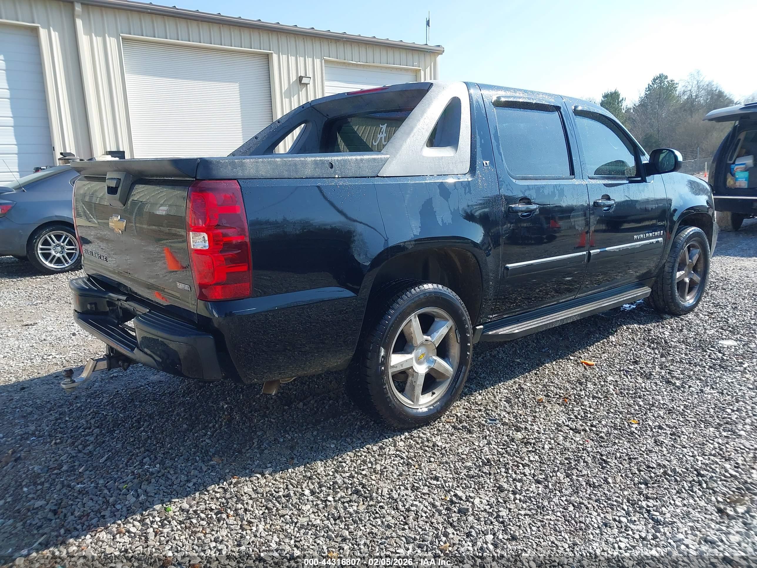 CHEVROLET AVALANCHE image 4