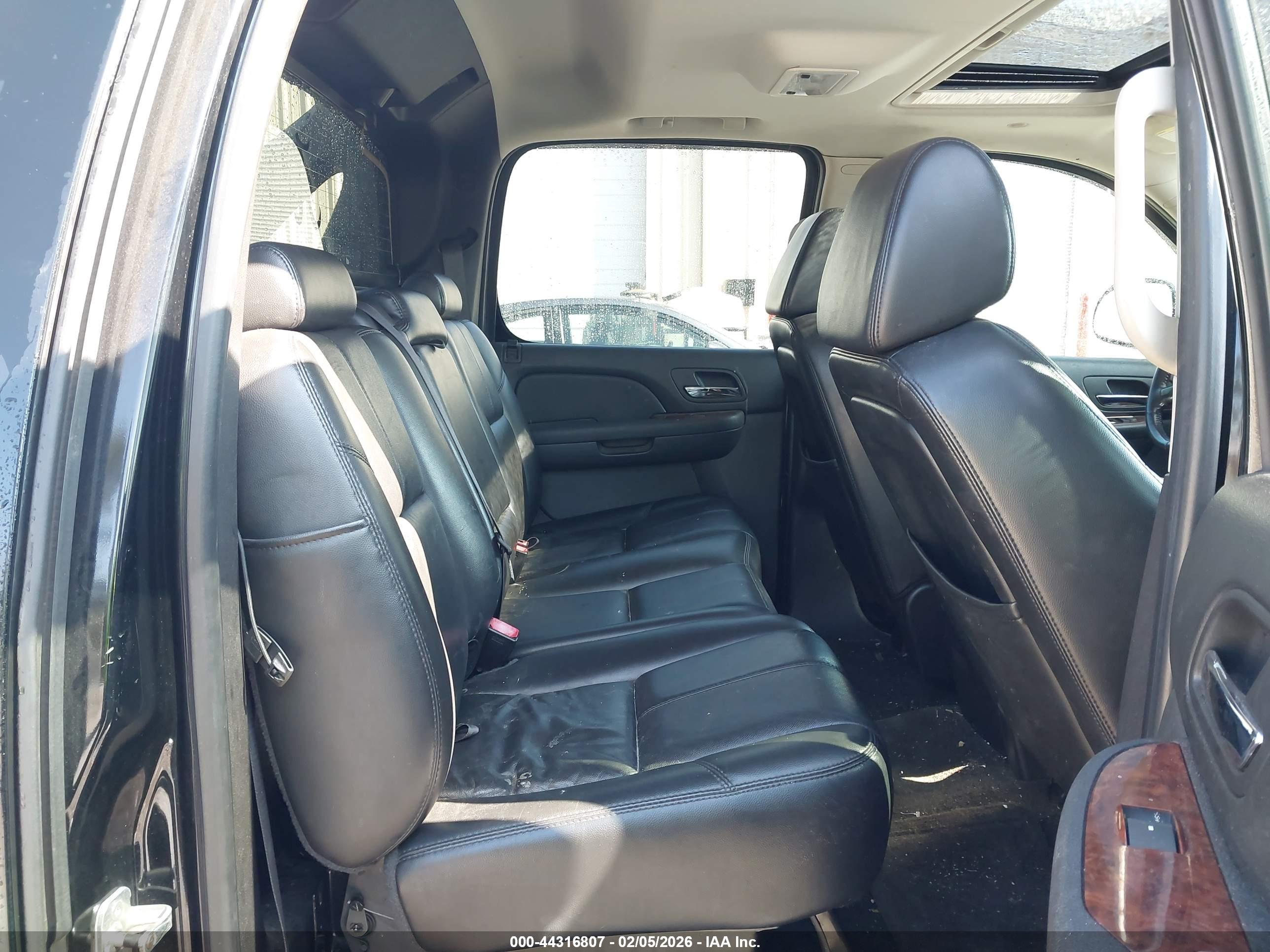 CHEVROLET AVALANCHE image 8
