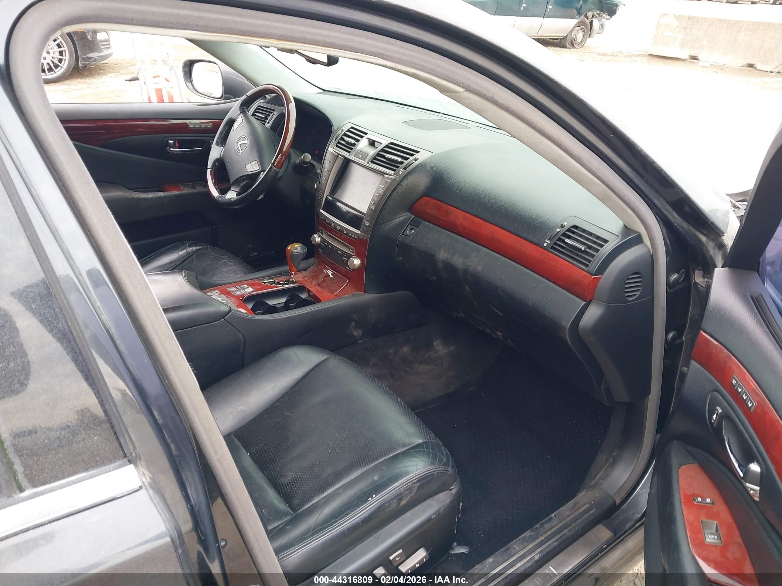LEXUS LS image 5