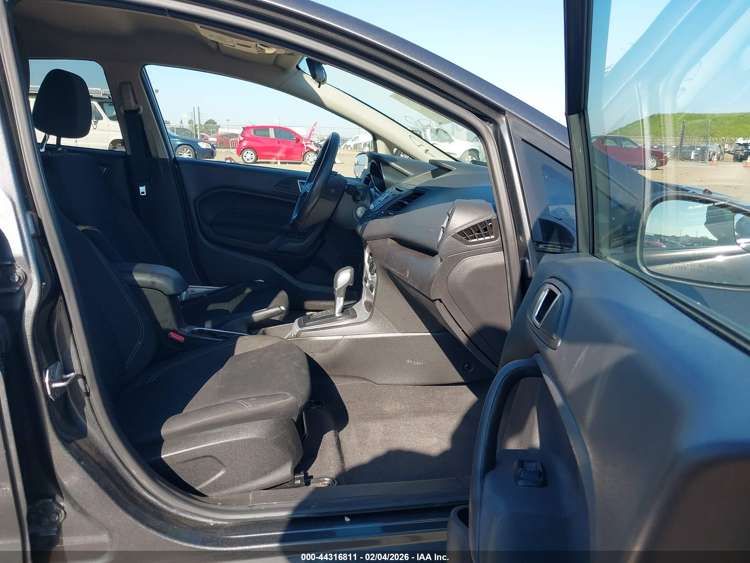 FORD FIESTA image 5