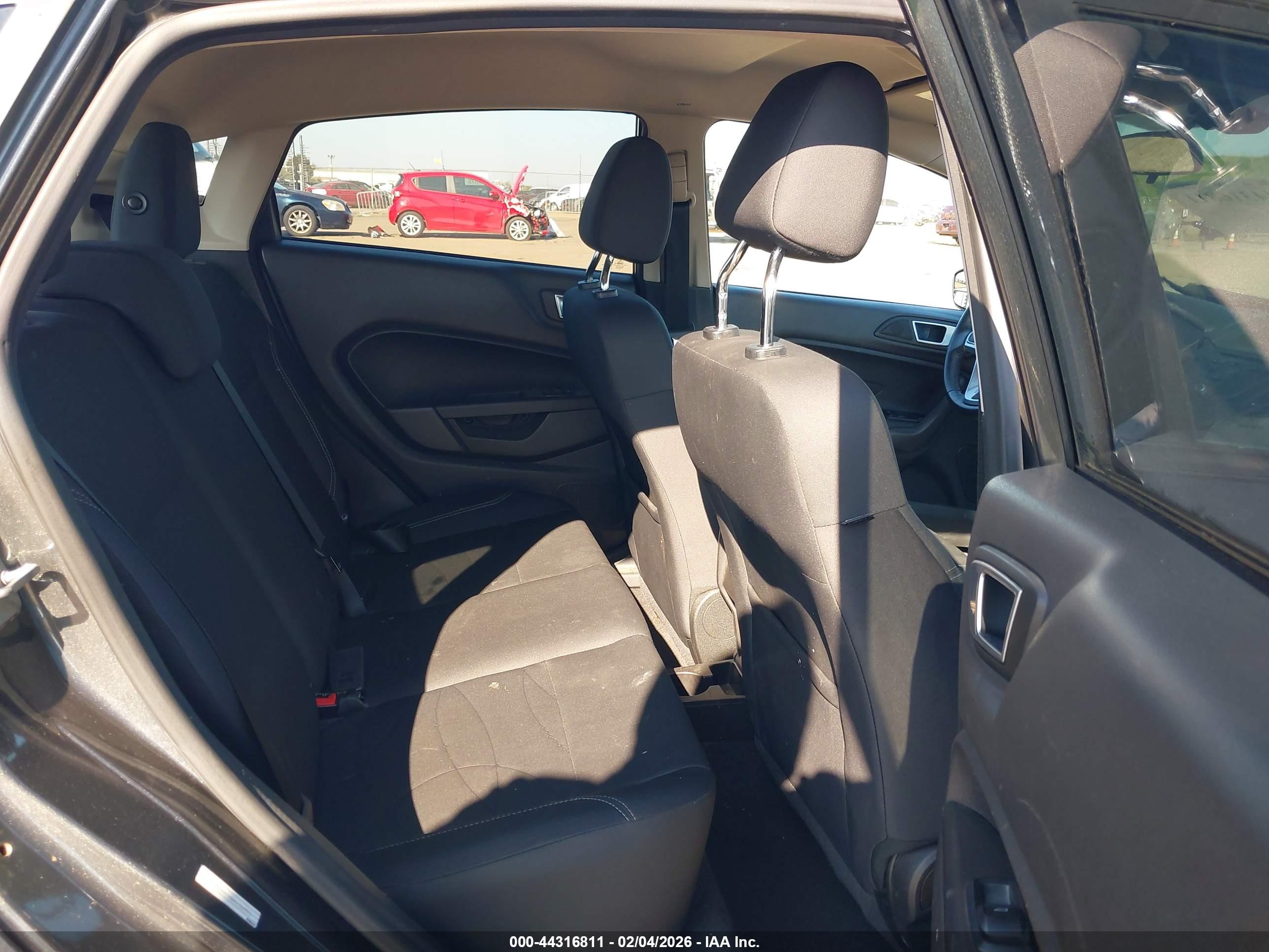 FORD FIESTA image 8