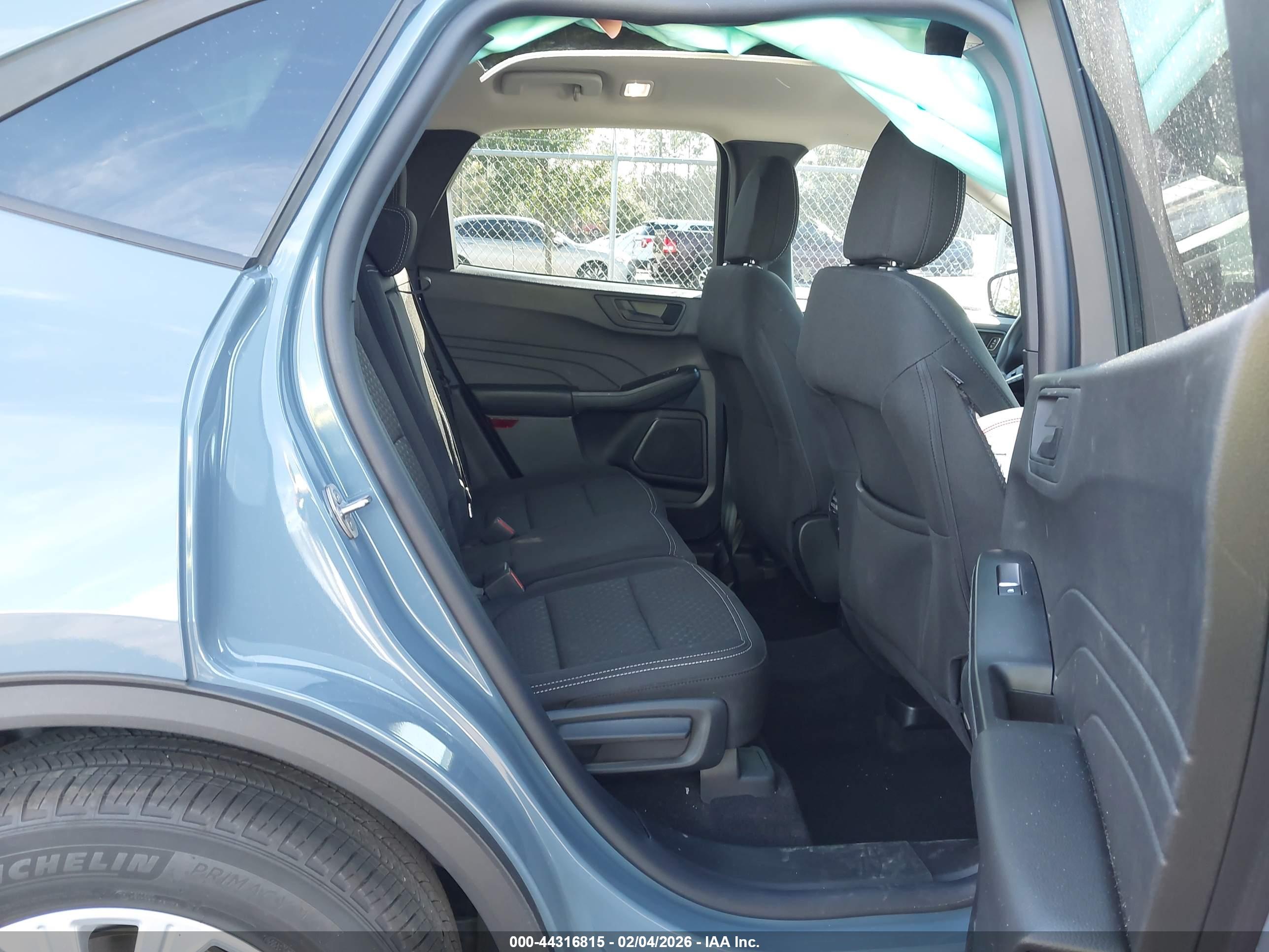 FORD ESCAPE image 8