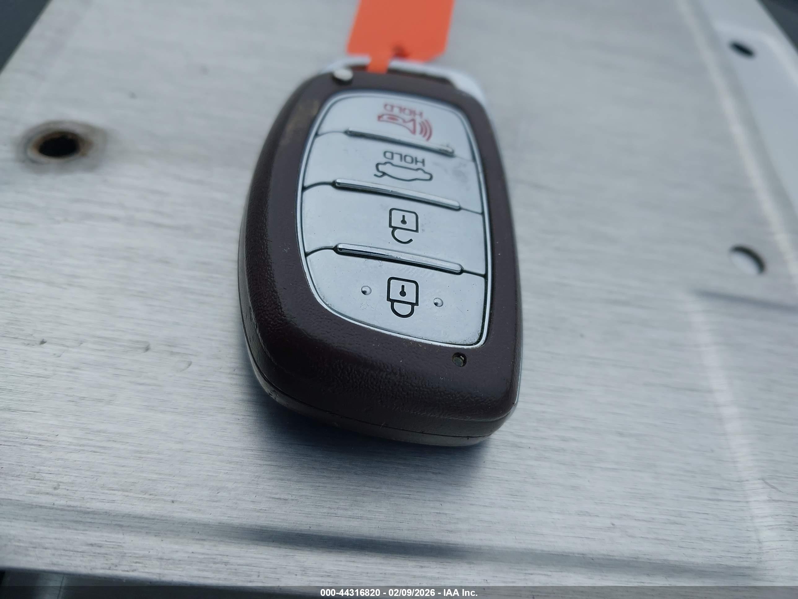 HYUNDAI ELANTRA image 11