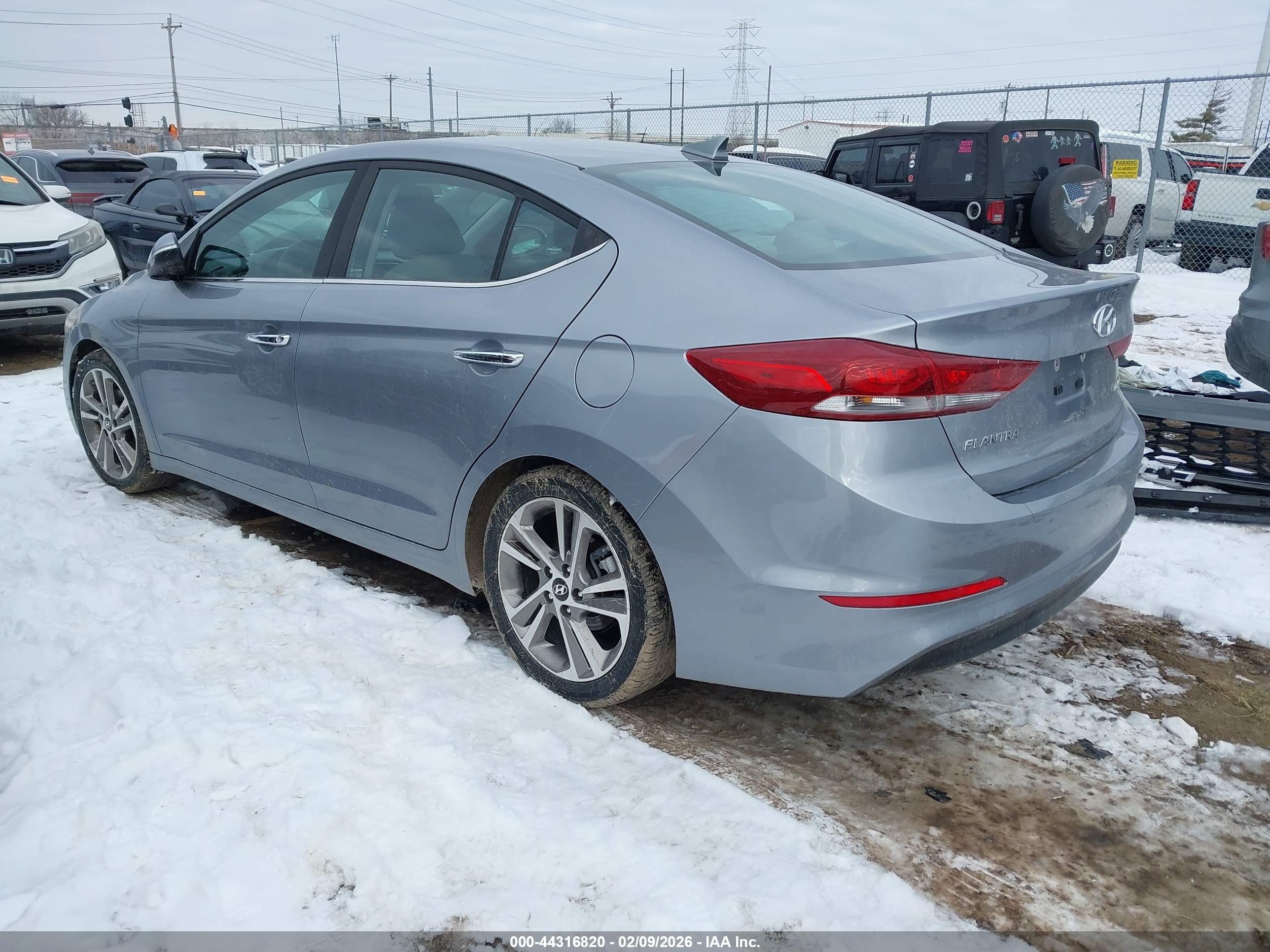 HYUNDAI ELANTRA image 3