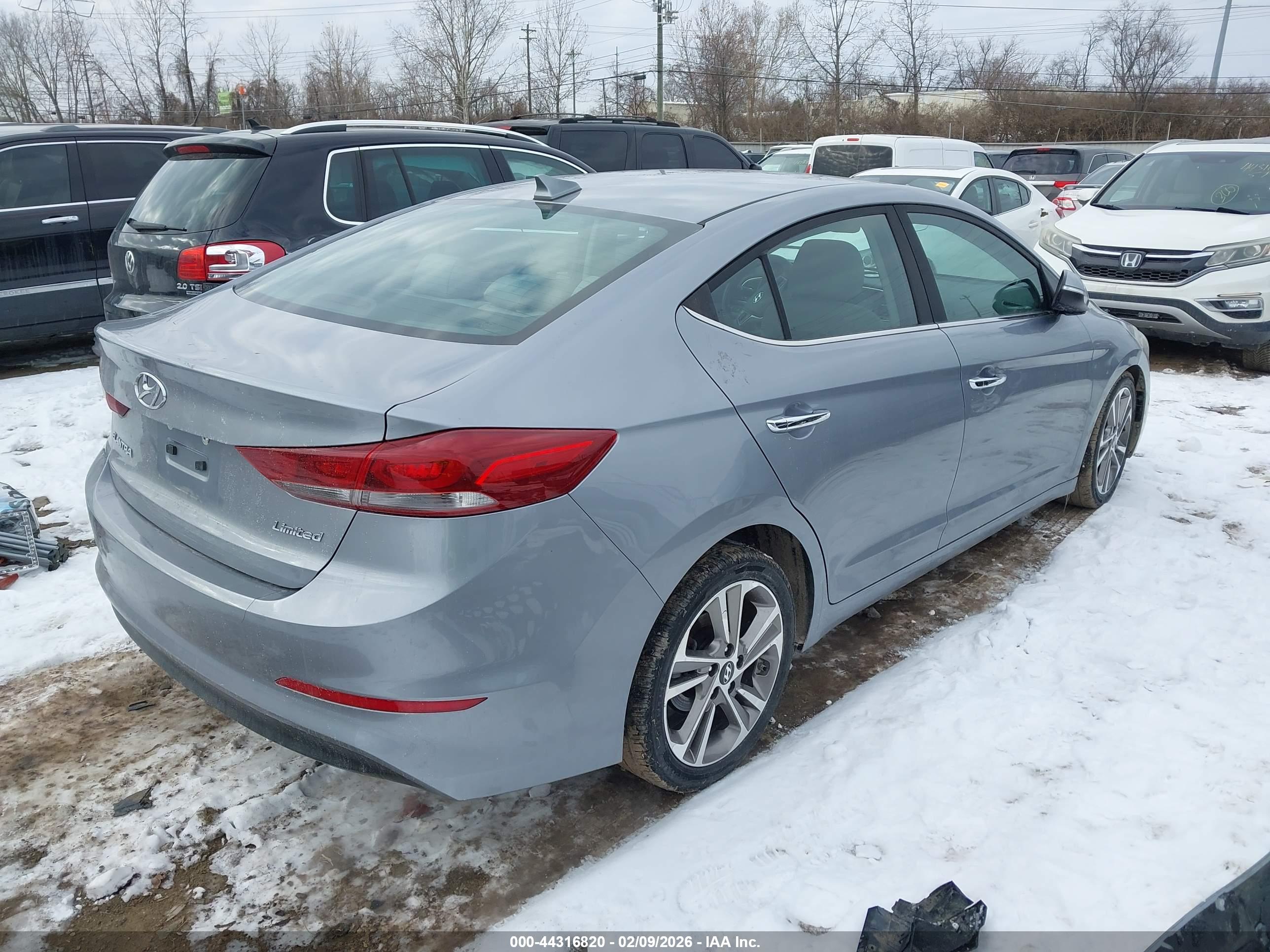 HYUNDAI ELANTRA image 4