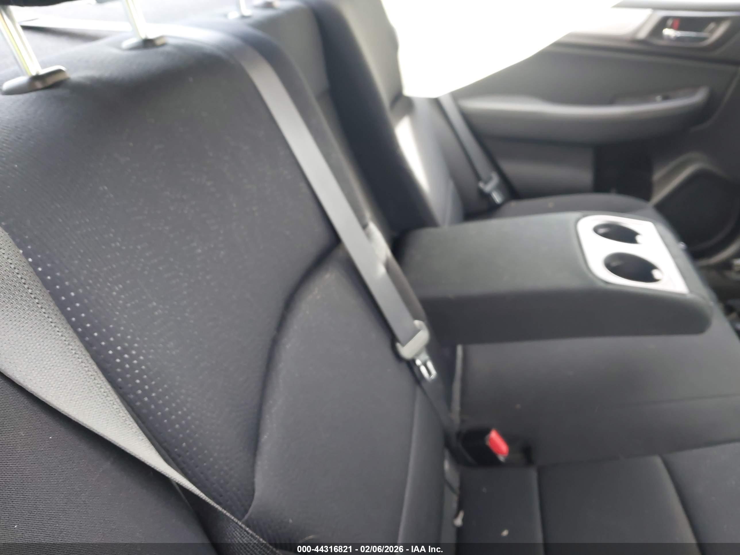 SUBARU LEGACY image 8