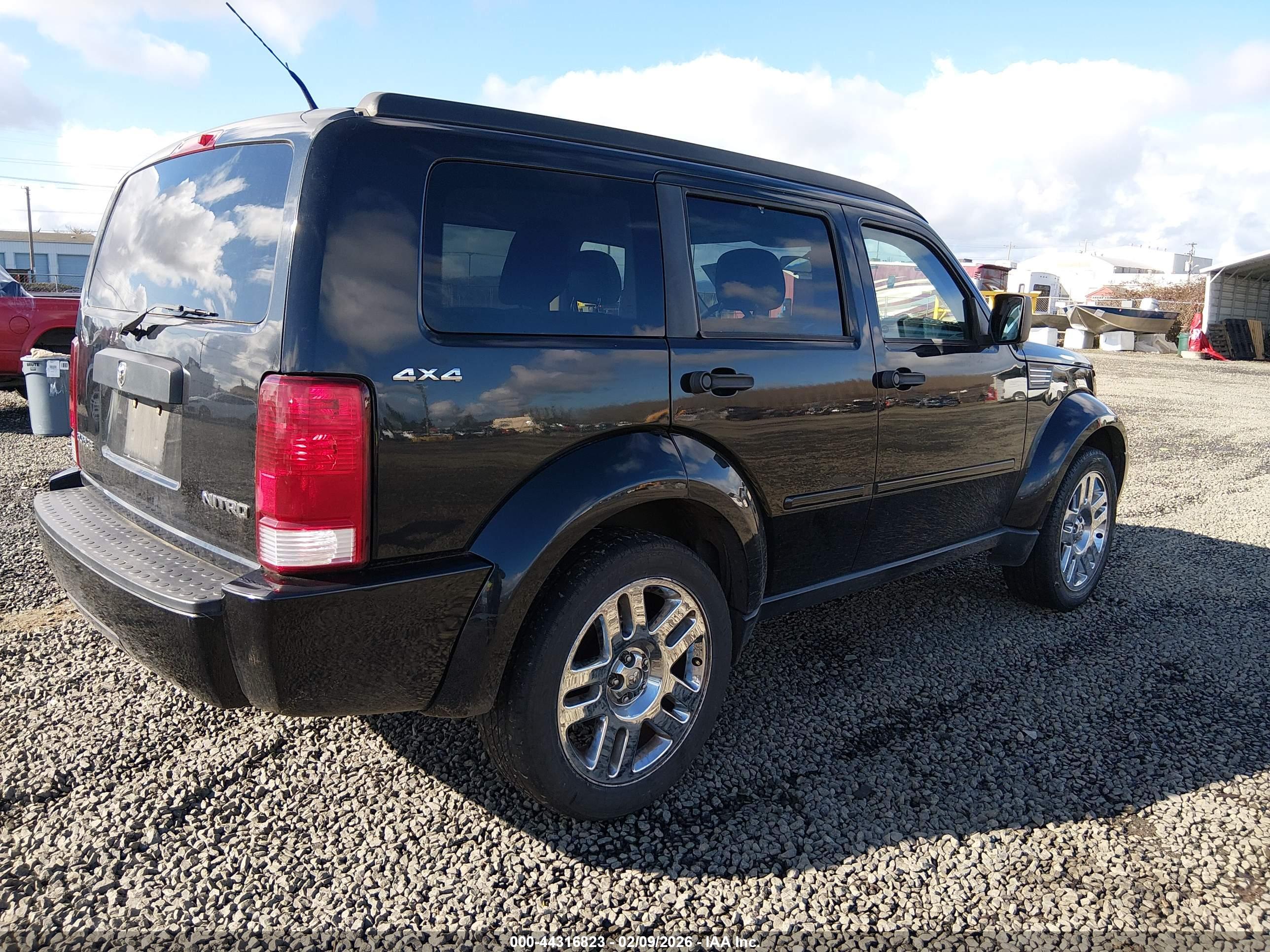 DODGE NITRO image 4
