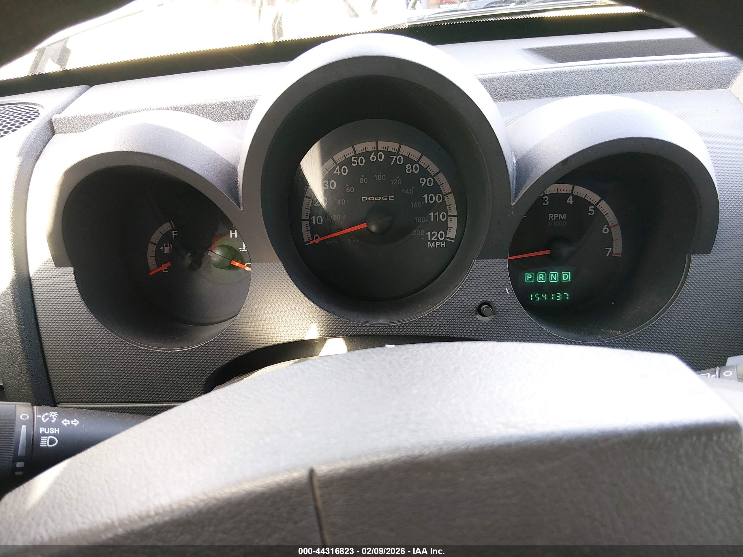 DODGE NITRO image 7