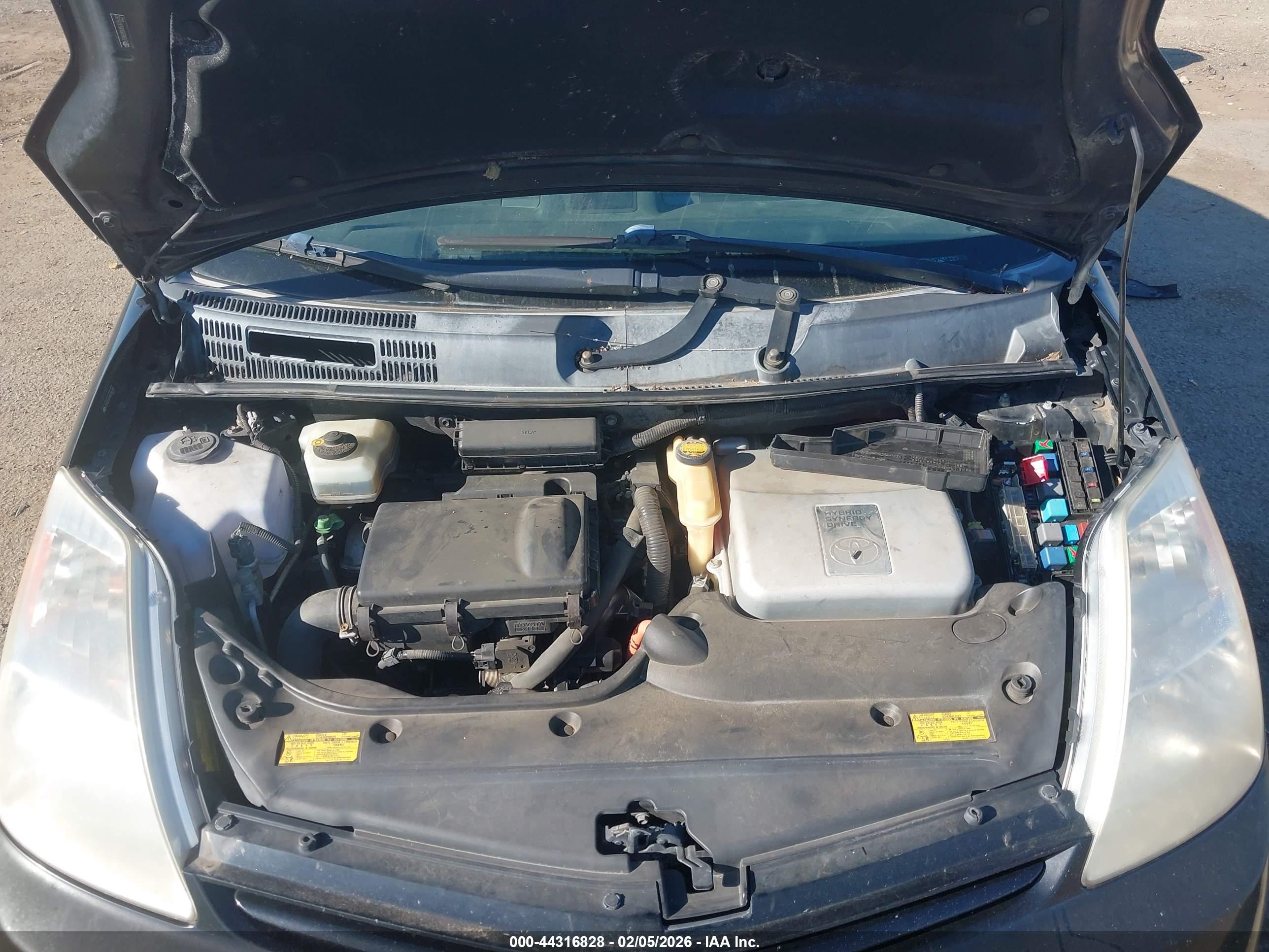 TOYOTA PRIUS image 10