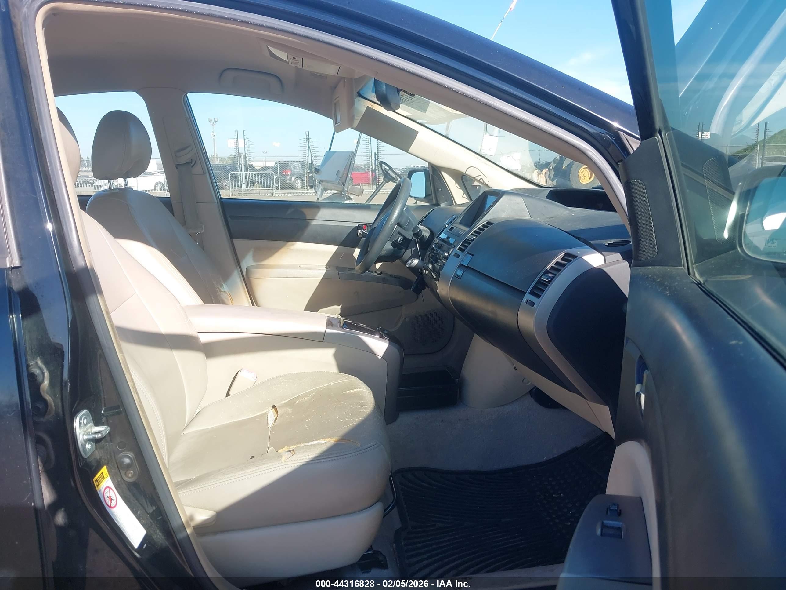 TOYOTA PRIUS image 5