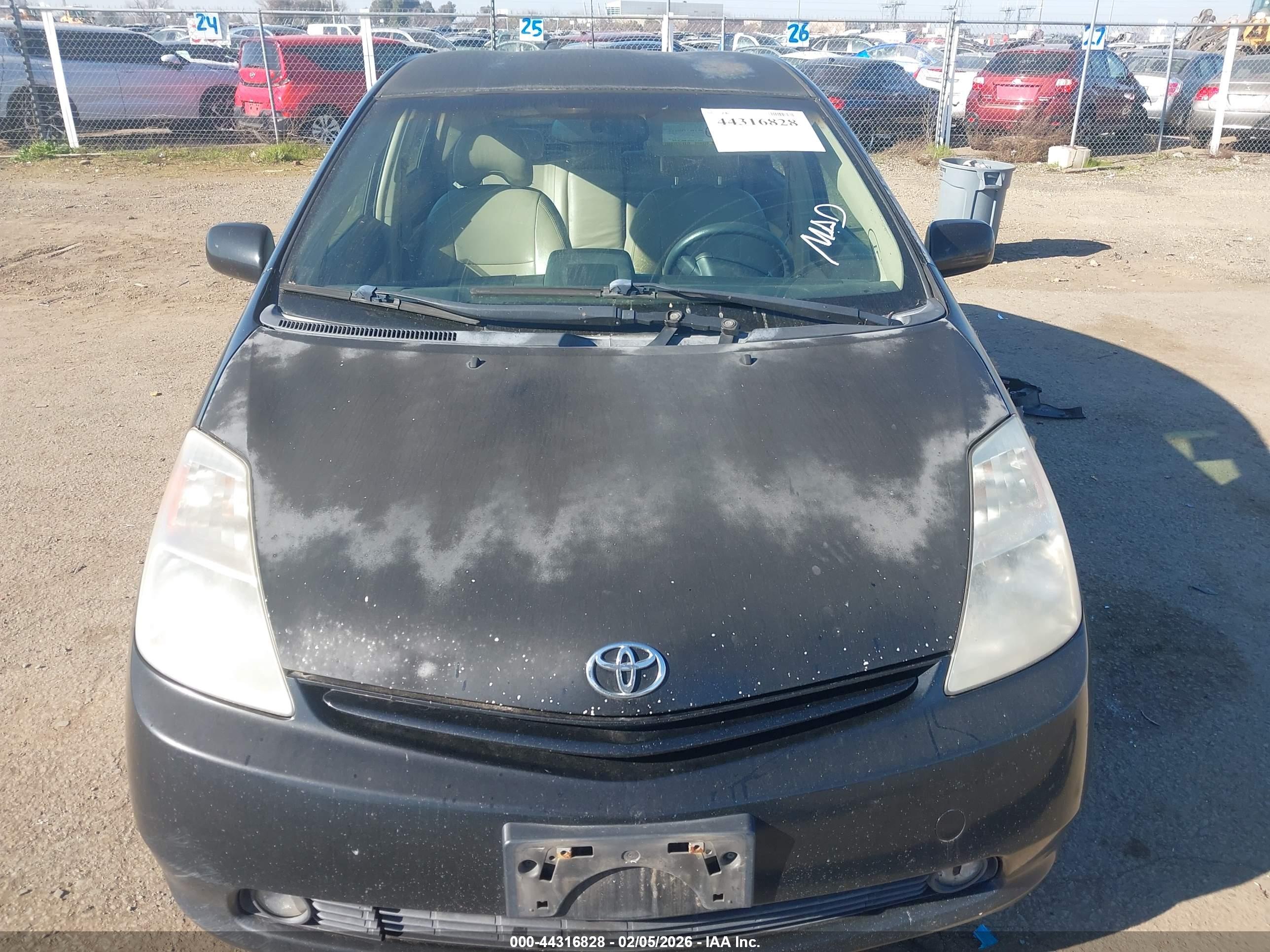 TOYOTA PRIUS image 6