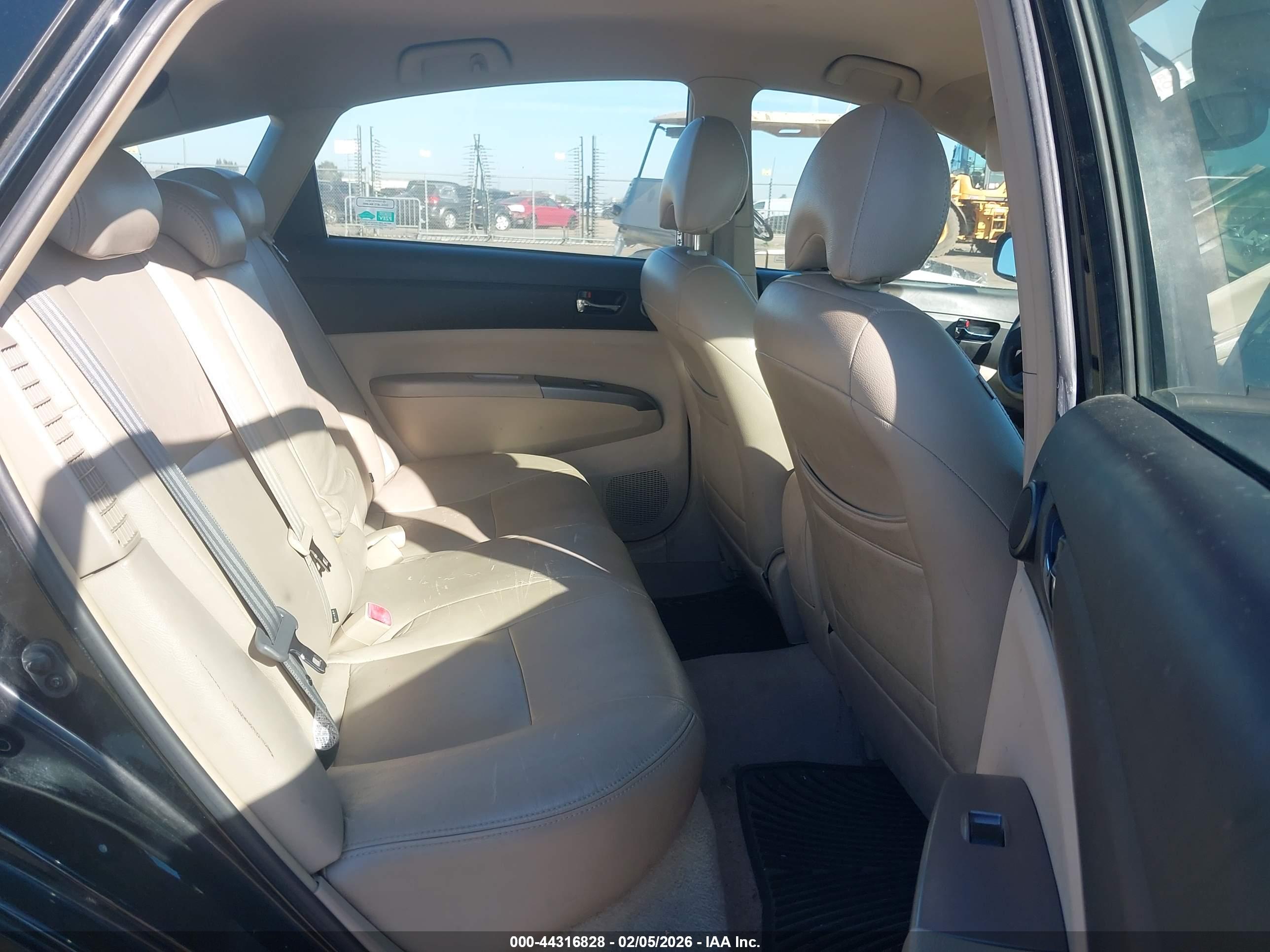 TOYOTA PRIUS image 8