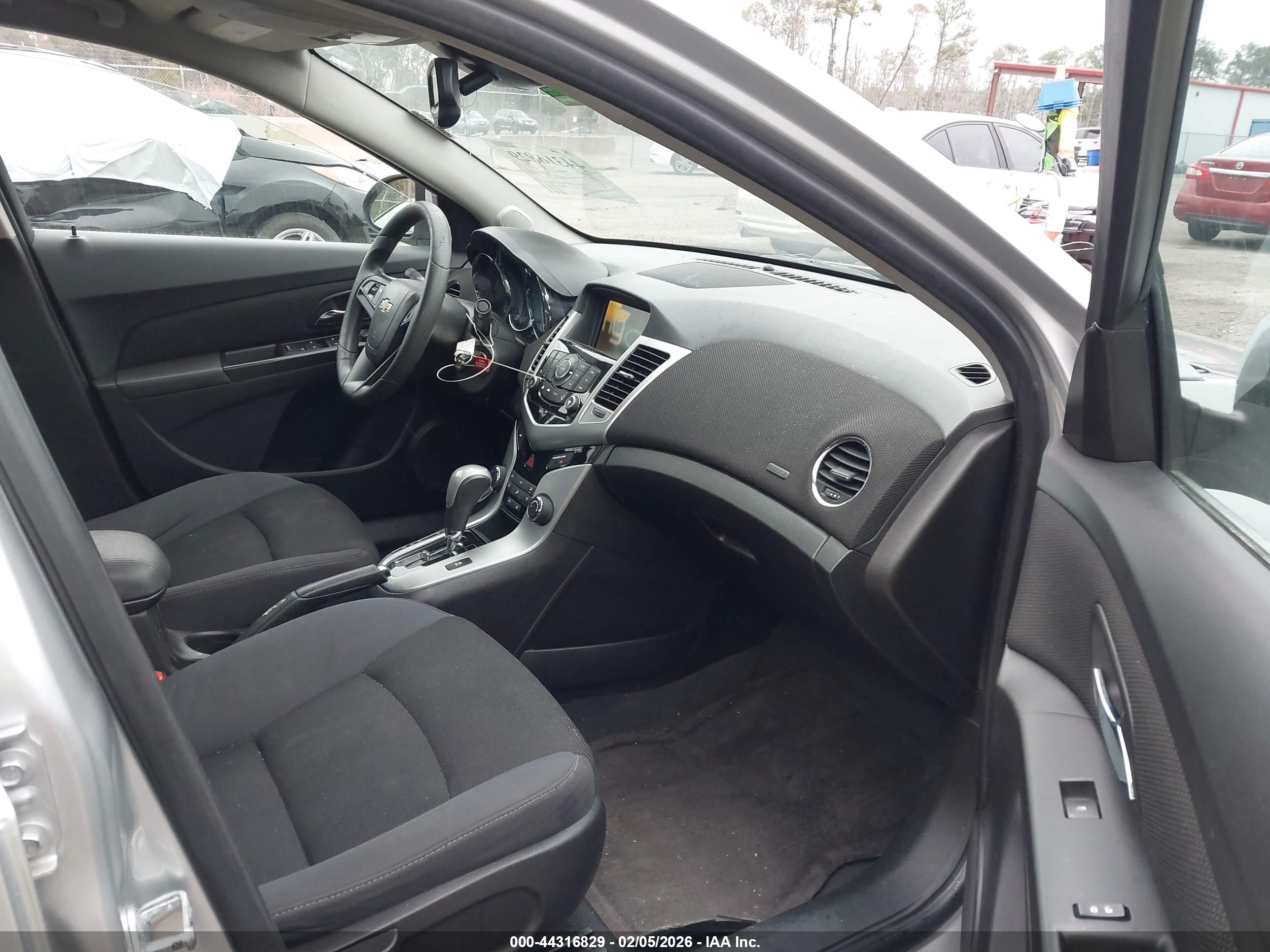 CHEVROLET CRUZE image 5