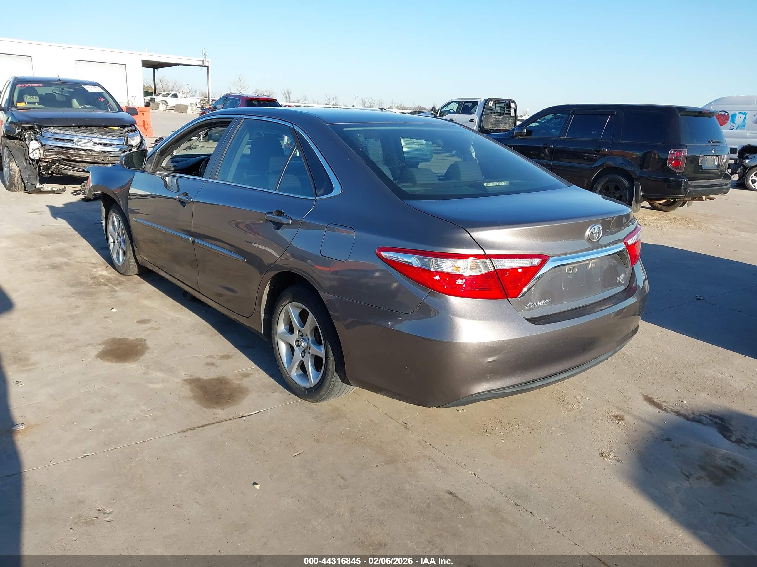 TOYOTA CAMRY image 3